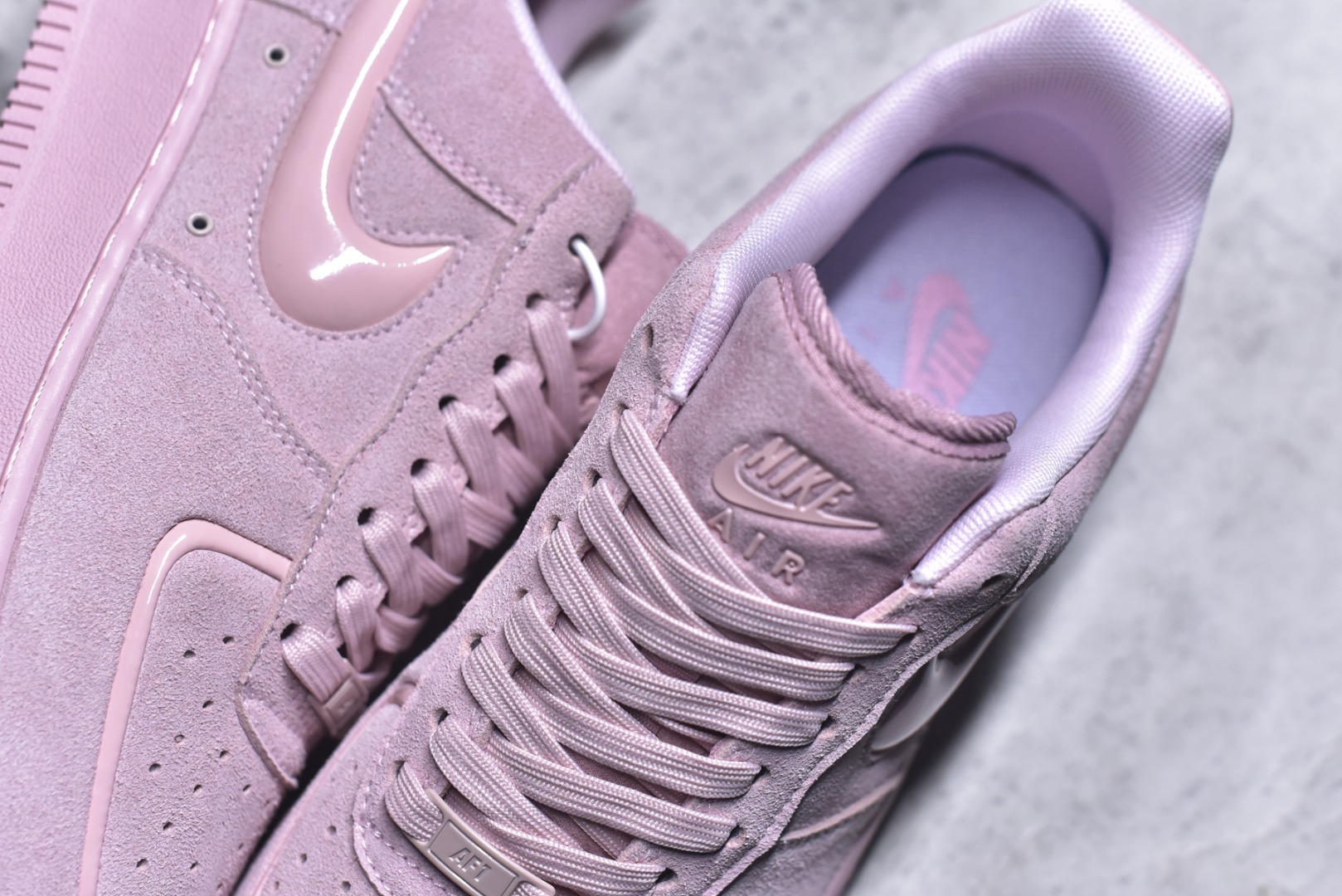 图片[9]-#耐克Nike AIR FORCE 1’07空军一号低帮百搭休闲运动板鞋。柔软、弹性十足的缓震性能和出色的中底设计，横跨复古与现代的外型结合，造就出风靡全球三十多年的Force 1。 货号：HV4406-601 尺码：36 36.5 37.5 38 38.5 39 40 40.5 41 42 42.5 43 44 45-选品中心