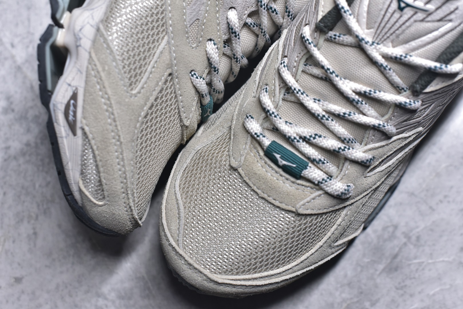 图片[8]-#Mizuno 美津侬 WAVE PROPHECY 14S 复古时尚休闲舒适运动跑步鞋 美津浓WAVE机械缓震 可以说是机械缓震跑鞋科技的翘楚有着非凡的适应性，有着充分而持久的缓震能力和轻量化设计，是一双可以陪伴我们日常训练甚至是半马比赛的跑鞋，无论是“跑步初哥”还是“精英老鸟”，只要不是比较夸张的大体重人群，都可以穿着WAVE RIDER 来跑步。如果你不知道跑步穿什么鞋，不知道给别人推荐什么鞋，那么选“美津浓 ” 尺码：36-45-选品中心