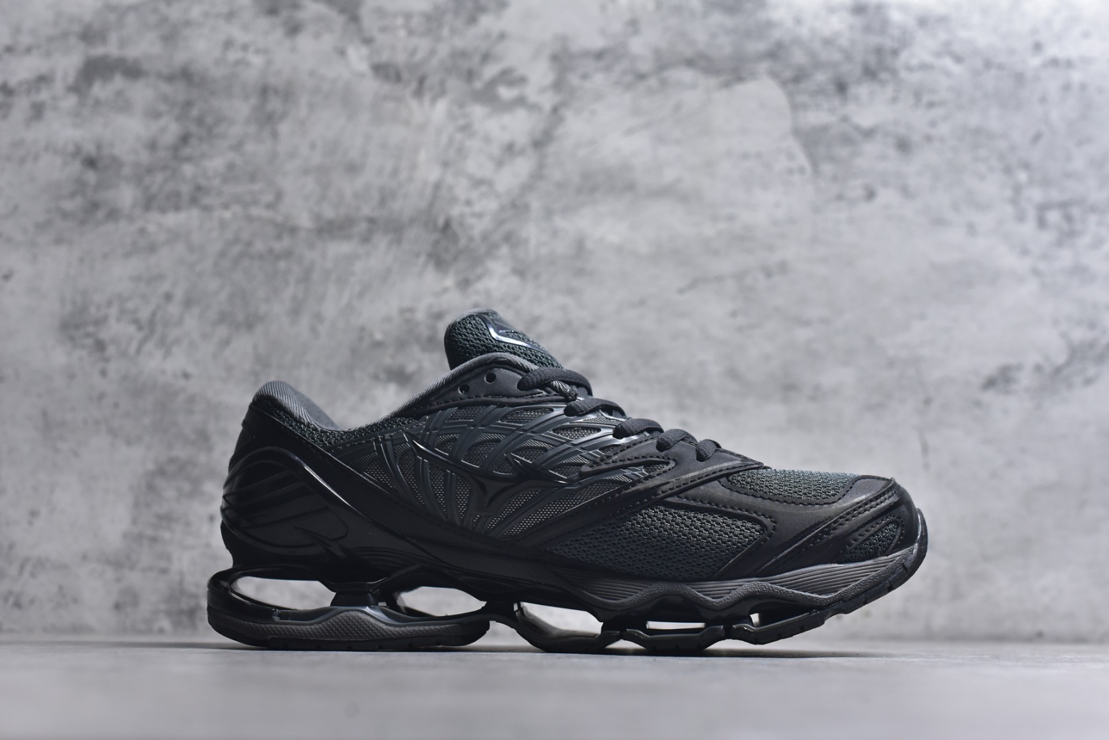 图片[3]-#Mizuno 美津侬 WAVE PROPHECY 14S 复古时尚休闲舒适运动跑步鞋 美津浓WAVE机械缓震 可以说是机械缓震跑鞋科技的翘楚有着非凡的适应性，有着充分而持久的缓震能力和轻量化设计，是一双可以陪伴我们日常训练甚至是半马比赛的跑鞋，无论是“跑步初哥”还是“精英老鸟”，只要不是比较夸张的大体重人群，都可以穿着WAVE RIDER 来跑步。如果你不知道跑步穿什么鞋，不知道给别人推荐什么鞋，那么选“美津浓 ” 尺码：36-45-选品中心