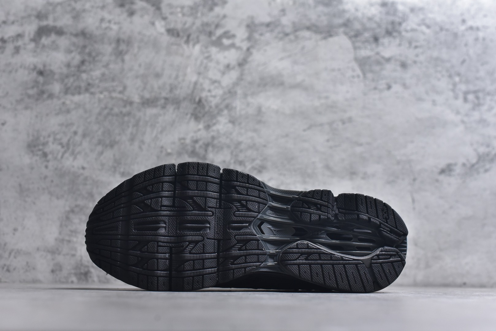 图片[6]-#Mizuno 美津侬 WAVE PROPHECY 14S 复古时尚休闲舒适运动跑步鞋 美津浓WAVE机械缓震 可以说是机械缓震跑鞋科技的翘楚有着非凡的适应性，有着充分而持久的缓震能力和轻量化设计，是一双可以陪伴我们日常训练甚至是半马比赛的跑鞋，无论是“跑步初哥”还是“精英老鸟”，只要不是比较夸张的大体重人群，都可以穿着WAVE RIDER 来跑步。如果你不知道跑步穿什么鞋，不知道给别人推荐什么鞋，那么选“美津浓 ” 尺码：36-45-选品中心