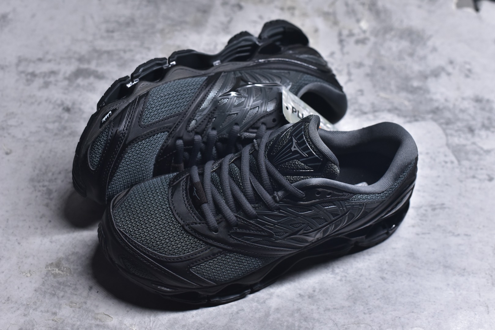 图片[7]-#Mizuno 美津侬 WAVE PROPHECY 14S 复古时尚休闲舒适运动跑步鞋 美津浓WAVE机械缓震 可以说是机械缓震跑鞋科技的翘楚有着非凡的适应性，有着充分而持久的缓震能力和轻量化设计，是一双可以陪伴我们日常训练甚至是半马比赛的跑鞋，无论是“跑步初哥”还是“精英老鸟”，只要不是比较夸张的大体重人群，都可以穿着WAVE RIDER 来跑步。如果你不知道跑步穿什么鞋，不知道给别人推荐什么鞋，那么选“美津浓 ” 尺码：36-45-选品中心