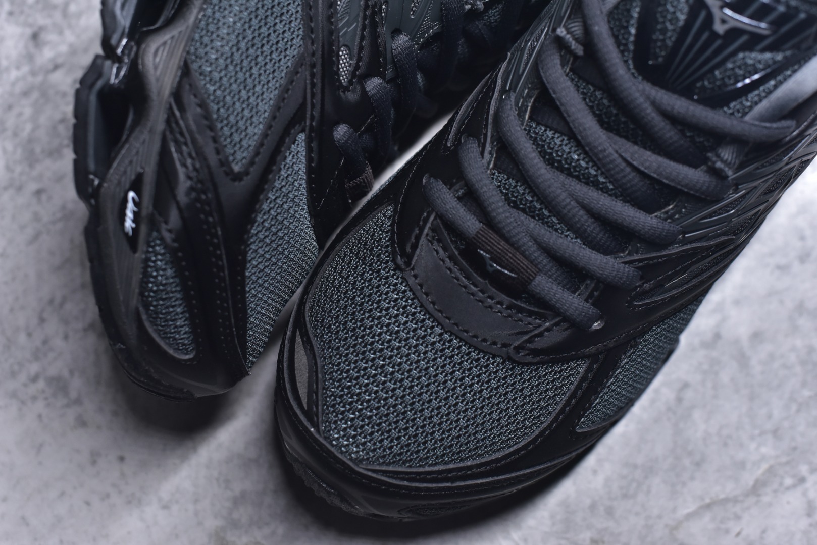 图片[8]-#Mizuno 美津侬 WAVE PROPHECY 14S 复古时尚休闲舒适运动跑步鞋 美津浓WAVE机械缓震 可以说是机械缓震跑鞋科技的翘楚有着非凡的适应性，有着充分而持久的缓震能力和轻量化设计，是一双可以陪伴我们日常训练甚至是半马比赛的跑鞋，无论是“跑步初哥”还是“精英老鸟”，只要不是比较夸张的大体重人群，都可以穿着WAVE RIDER 来跑步。如果你不知道跑步穿什么鞋，不知道给别人推荐什么鞋，那么选“美津浓 ” 尺码：36-45-选品中心