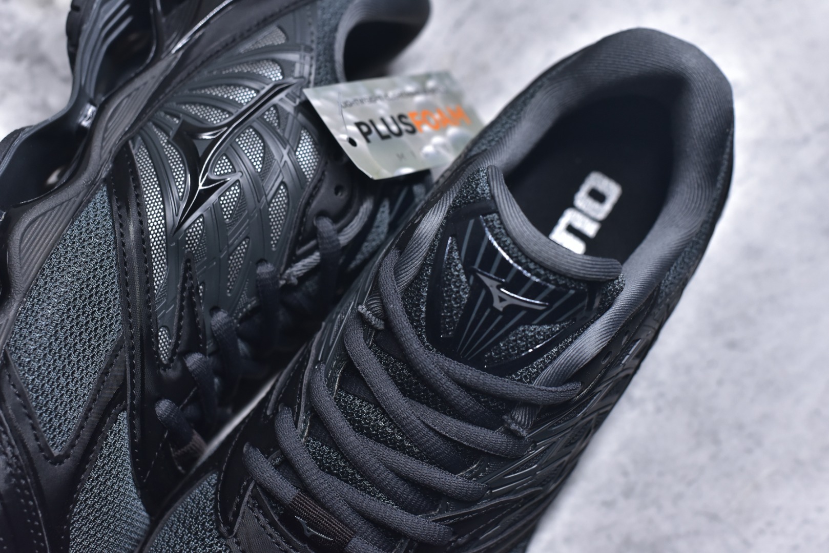 图片[9]-#Mizuno 美津侬 WAVE PROPHECY 14S 复古时尚休闲舒适运动跑步鞋 美津浓WAVE机械缓震 可以说是机械缓震跑鞋科技的翘楚有着非凡的适应性，有着充分而持久的缓震能力和轻量化设计，是一双可以陪伴我们日常训练甚至是半马比赛的跑鞋，无论是“跑步初哥”还是“精英老鸟”，只要不是比较夸张的大体重人群，都可以穿着WAVE RIDER 来跑步。如果你不知道跑步穿什么鞋，不知道给别人推荐什么鞋，那么选“美津浓 ” 尺码：36-45-选品中心