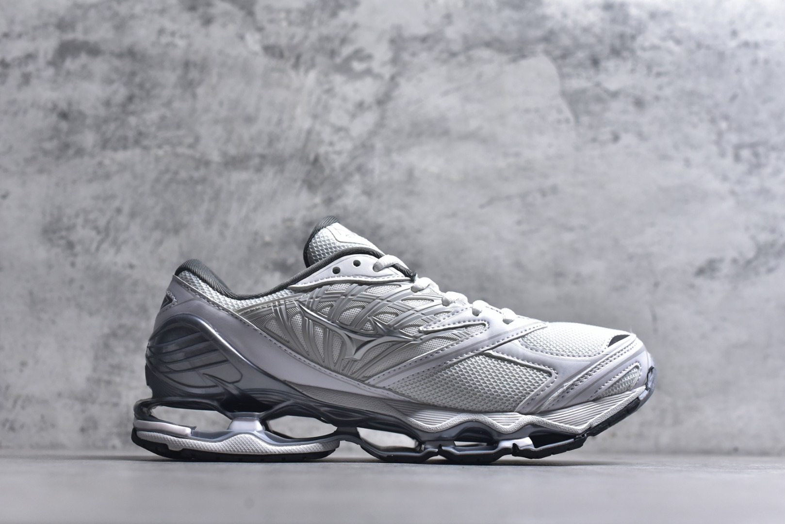 图片[3]-#Mizuno 美津侬 WAVE PROPHECY 14S 复古时尚休闲舒适运动跑步鞋 美津浓WAVE机械缓震 可以说是机械缓震跑鞋科技的翘楚有着非凡的适应性，有着充分而持久的缓震能力和轻量化设计，是一双可以陪伴我们日常训练甚至是半马比赛的跑鞋，无论是“跑步初哥”还是“精英老鸟”，只要不是比较夸张的大体重人群，都可以穿着WAVE RIDER 来跑步。如果你不知道跑步穿什么鞋，不知道给别人推荐什么鞋，那么选“美津浓 ” 尺码：36-45-选品中心