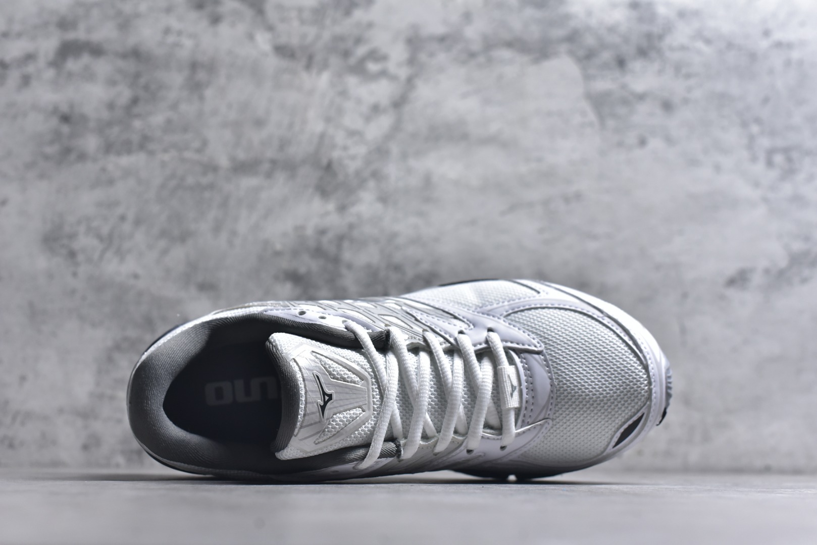 图片[4]-#Mizuno 美津侬 WAVE PROPHECY 14S 复古时尚休闲舒适运动跑步鞋 美津浓WAVE机械缓震 可以说是机械缓震跑鞋科技的翘楚有着非凡的适应性，有着充分而持久的缓震能力和轻量化设计，是一双可以陪伴我们日常训练甚至是半马比赛的跑鞋，无论是“跑步初哥”还是“精英老鸟”，只要不是比较夸张的大体重人群，都可以穿着WAVE RIDER 来跑步。如果你不知道跑步穿什么鞋，不知道给别人推荐什么鞋，那么选“美津浓 ” 尺码：36-45-选品中心