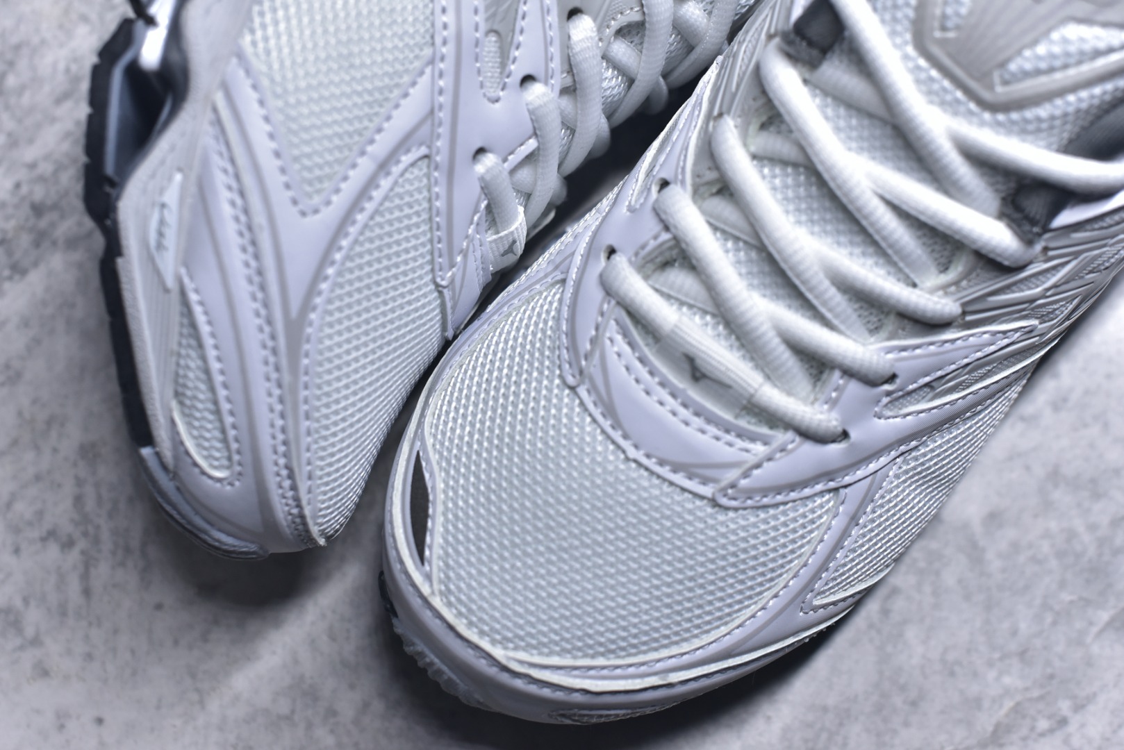 图片[8]-#Mizuno 美津侬 WAVE PROPHECY 14S 复古时尚休闲舒适运动跑步鞋 美津浓WAVE机械缓震 可以说是机械缓震跑鞋科技的翘楚有着非凡的适应性，有着充分而持久的缓震能力和轻量化设计，是一双可以陪伴我们日常训练甚至是半马比赛的跑鞋，无论是“跑步初哥”还是“精英老鸟”，只要不是比较夸张的大体重人群，都可以穿着WAVE RIDER 来跑步。如果你不知道跑步穿什么鞋，不知道给别人推荐什么鞋，那么选“美津浓 ” 尺码：36-45-选品中心