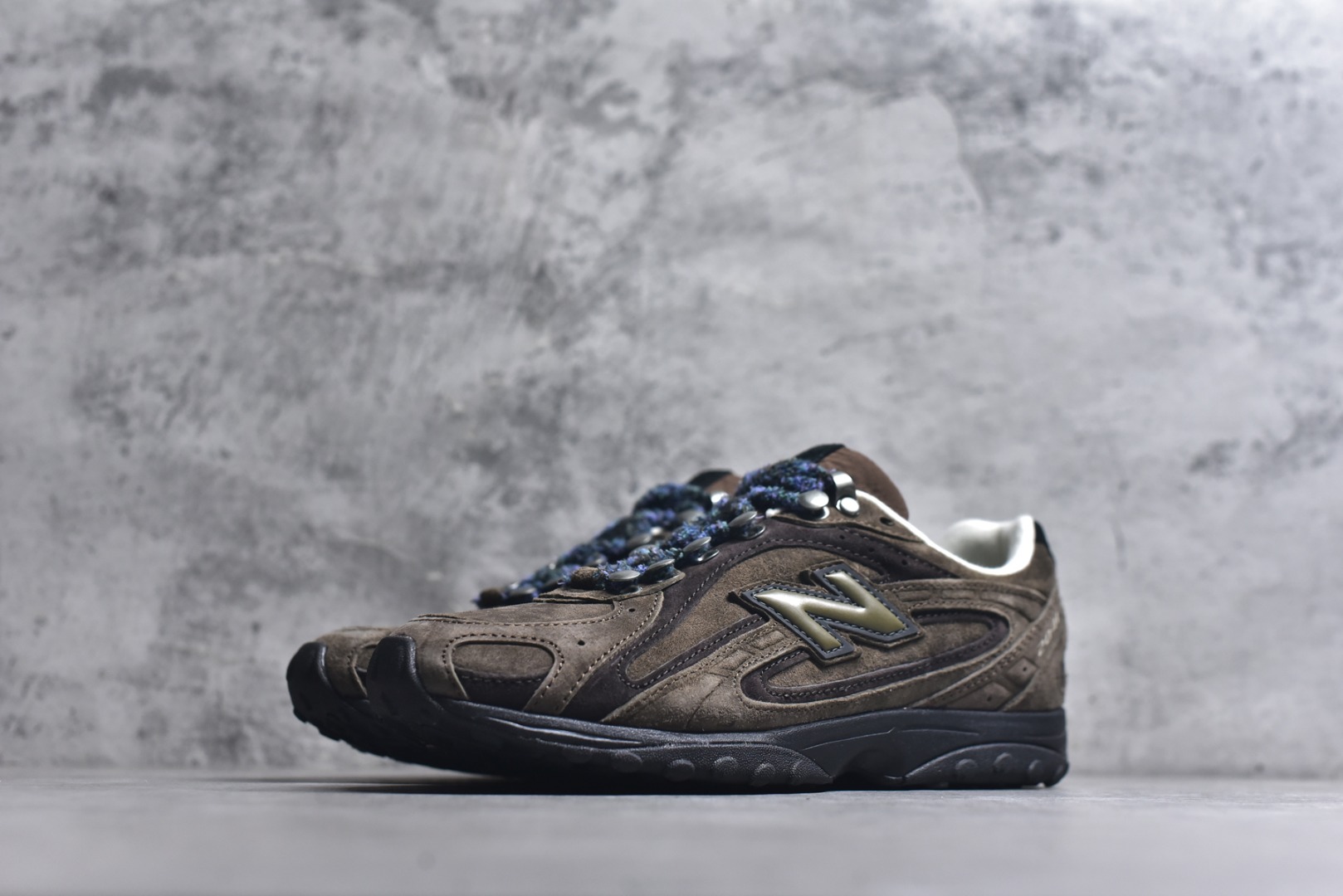 图片[2]-#BASKETCASE x New Balance U204LBC1 NB204L新百伦新款舒适百搭耐磨轻便低帮生活休闲鞋 男女同款 联名棕色 原档数据独立私模大底 唯一正确三层组合大底 特高弹切片加持 百分百还原原鞋脚感 NB市场最强产物 防伪原标全套原楦原纸板原厂数据开发 全鞋电脑针车加持 原厂网布 原装进口头层翻毛皮料正确绒感卡色 正确中底拉帮中底网布细节 匠心打造 耗时两个月开发完成 工艺极其复杂难度可想而知 高端零售专供产物 尺码：36-44.5-选品中心