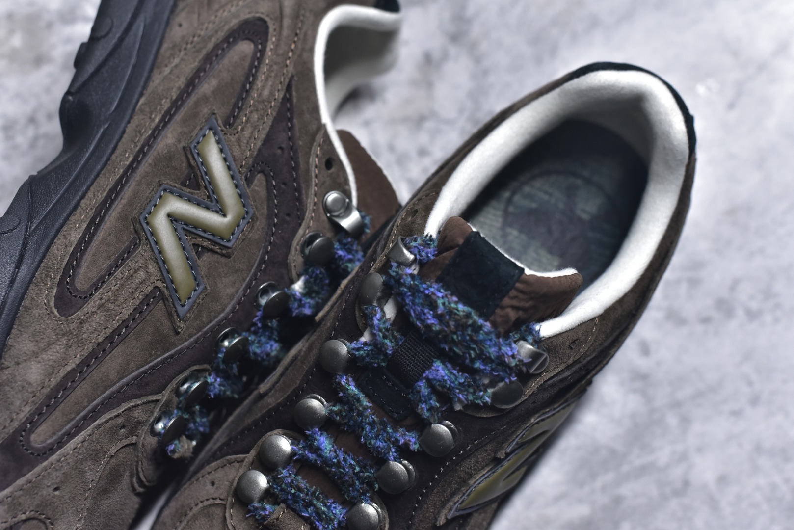 图片[9]-#BASKETCASE x New Balance U204LBC1 NB204L新百伦新款舒适百搭耐磨轻便低帮生活休闲鞋 男女同款 联名棕色 原档数据独立私模大底 唯一正确三层组合大底 特高弹切片加持 百分百还原原鞋脚感 NB市场最强产物 防伪原标全套原楦原纸板原厂数据开发 全鞋电脑针车加持 原厂网布 原装进口头层翻毛皮料正确绒感卡色 正确中底拉帮中底网布细节 匠心打造 耗时两个月开发完成 工艺极其复杂难度可想而知 高端零售专供产物 尺码：36-44.5-选品中心