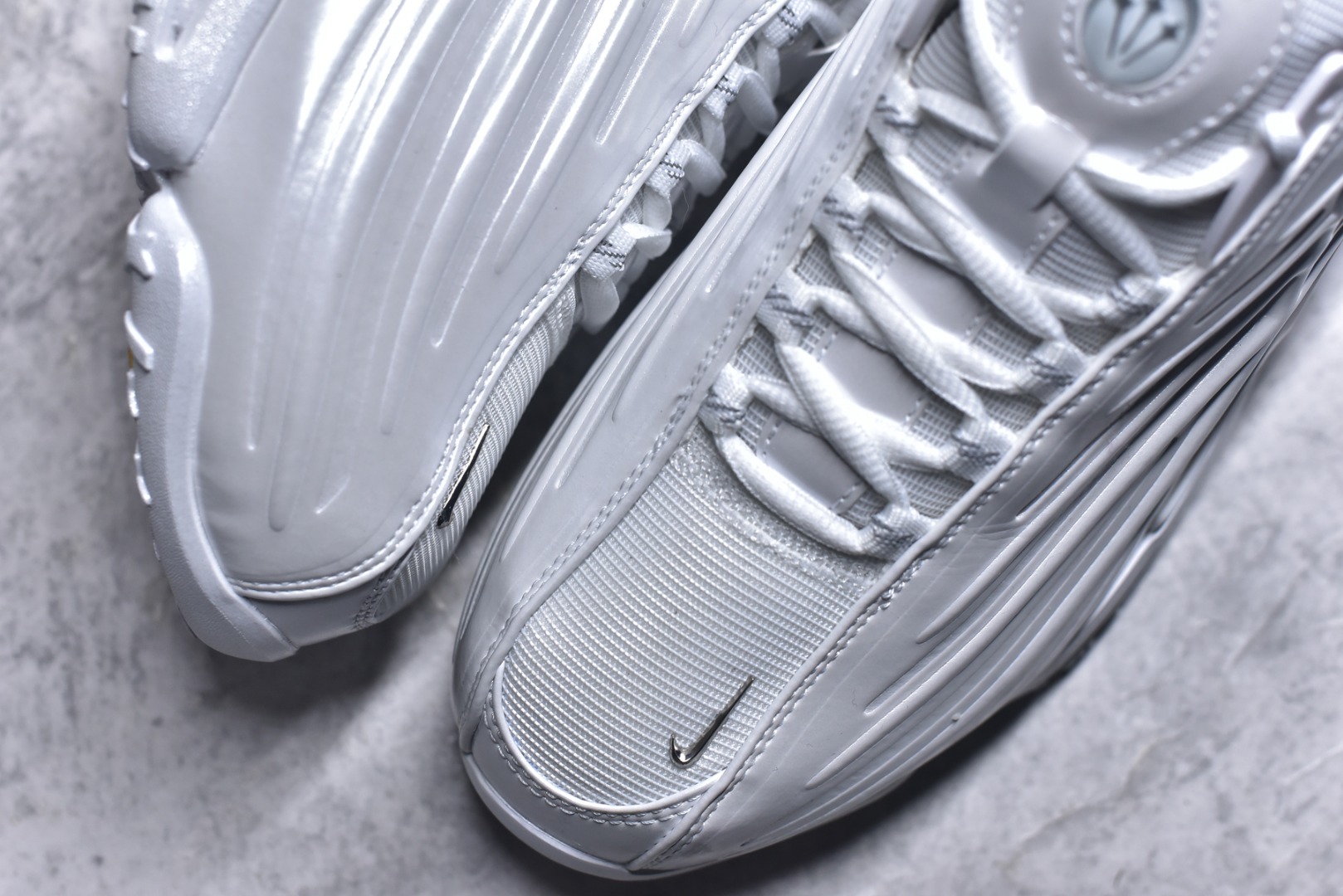 图片[8]-#NOCTA x NK Hot Step 2 Air Terra 联名款减震耐磨机能篮球鞋 DZ7293-100 鞋面造型有很强的线条感 电镀元素贯穿鞋身 以其鲜明的色调 为街头时尚注入了一股新鲜活力 这款鞋的设计灵感来源于篮球场上的激情与活力 鞋身采用亮眼的颜色覆盖 搭配上黑色和白色的细节点缀 形成了强烈的视觉冲击 让人一眼就难以忘怀 不仅仅是一双鞋 它是一种态度 一种对生活充满热情的态度 无论是在夜晚的街头漫步 还是在篮球场上的激烈对抗 它都能让你成为众人焦点 尺码：40 40.5 41 42 42.5 43 44 44.5 45 46 47.5 48.5-选品中心