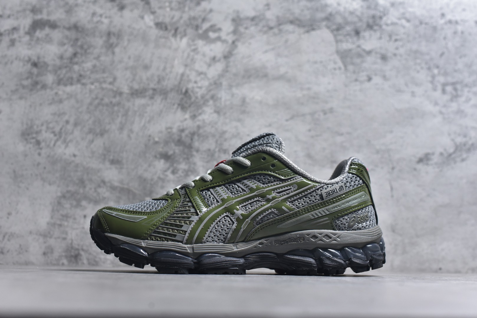 #Asics Gel-Nimbus 12.1 亚瑟士复古透气休闲缓震耐磨跑步鞋 #鞋面采用无缝线鞋面，贴合脚型，穿着舒适；中底360°环绕式GL，提供良好的缓冲性能； 货号：1203A869-021 尺码：36 37 37.5 38 39 39.5 40 40.5 41.5 42 42.5 43.5 44 45-选品中心