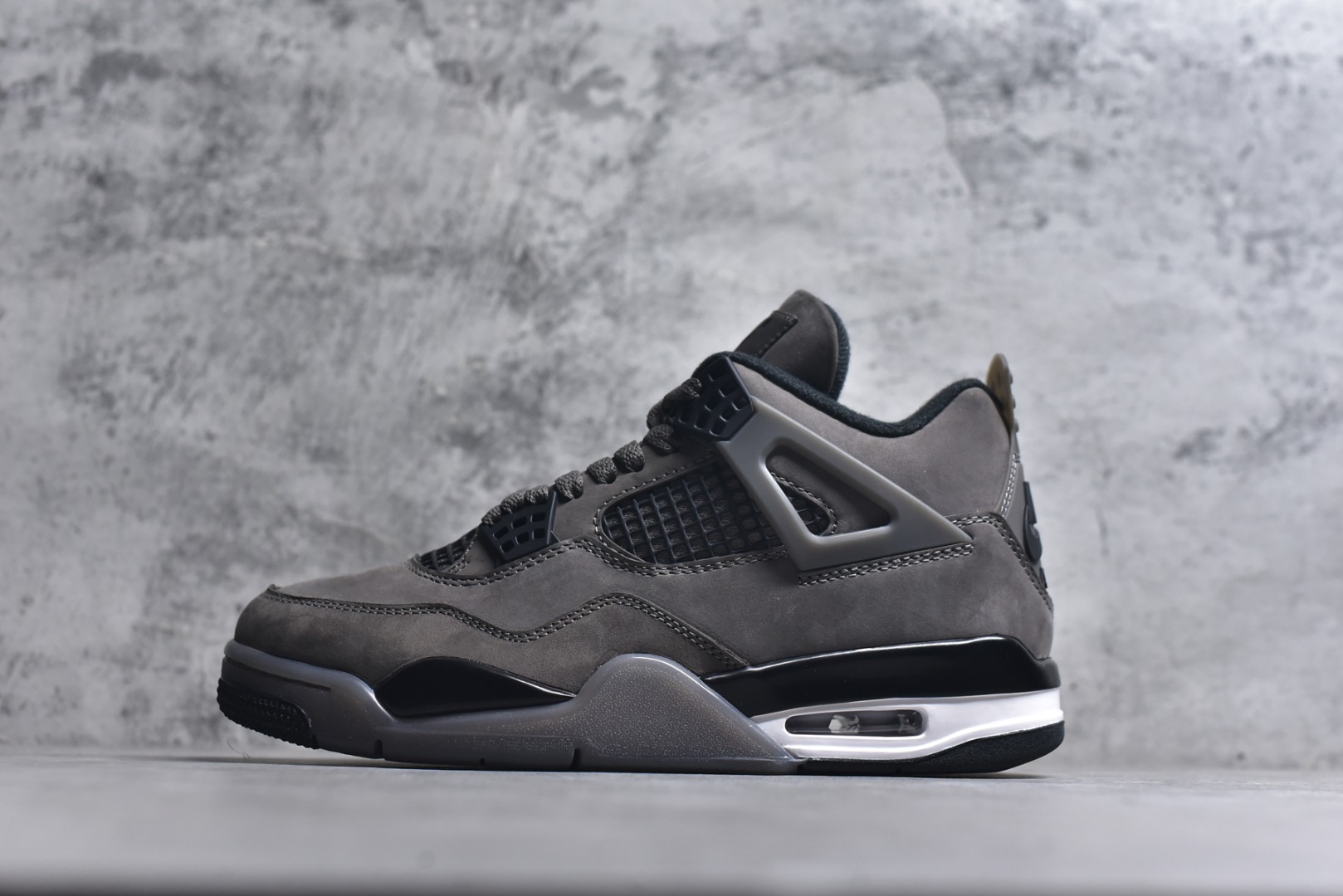 #Nike Air Jordan AJ4 Retro 乔丹四代 纯原大厂出品 Air Jordan AJ4 Retro 原楦原纸板 原厂材料开发 细节把控到位 主供外贸客户 打造完美鞋型 纸板中底 钢印 完美版型 公司货既视感 皮料自行品鉴 专供鬼佬 区别市面各种\