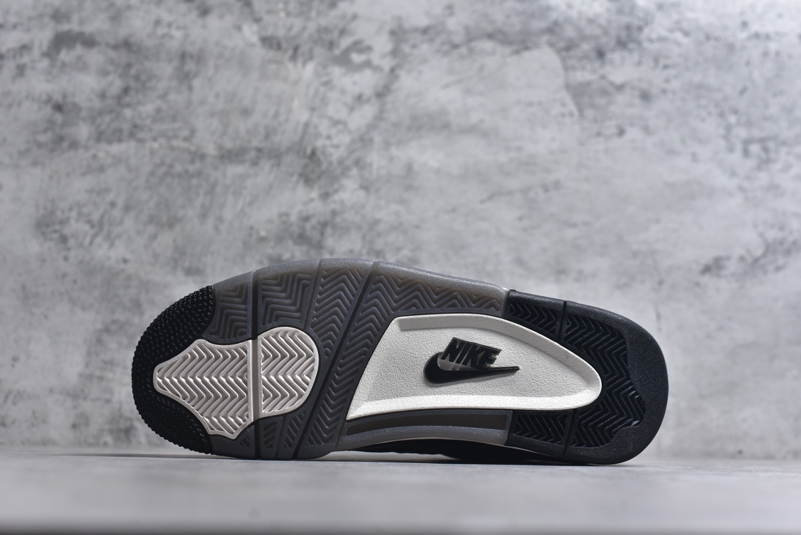 图片[6]-#Nike Air Jordan AJ4 Retro 乔丹四代 纯原大厂出品 Air Jordan AJ4 Retro 原楦原纸板 原厂材料开发 细节把控到位 主供外贸客户 打造完美鞋型 纸板中底 钢印 完美版型 公司货既视感 皮料自行品鉴 专供鬼佬 区别市面各种\”伪纯原\” 货号：FV5029 200 尺码：36-47（半）-选品中心