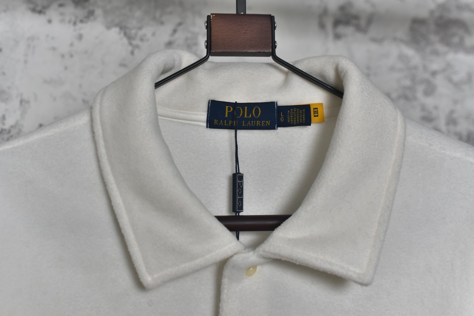 图片[5]-#拉尔夫劳伦双面绒polo 面料：16支双面绒，280克重，成分100%涤纶 罗纹：32支精棉十字罗纹，360克 采用日本进口“百灵达”多头式刺绣机台绣花，刺绣更缜密，更美观！独家订购进口“Coats”高士线，国际知名品牌，世界领先的缝纫线制造商。 独家对版开模，做原版等同大小厚度蝶贝纽扣。取自天然贝母打磨而成，纽扣表面受光源照射隐约带有五彩斑斓的亮泽感，纽扣的针孔朝向对版打扣，保持整齐，细节还原！ 尺码：S M L XL-选品中心