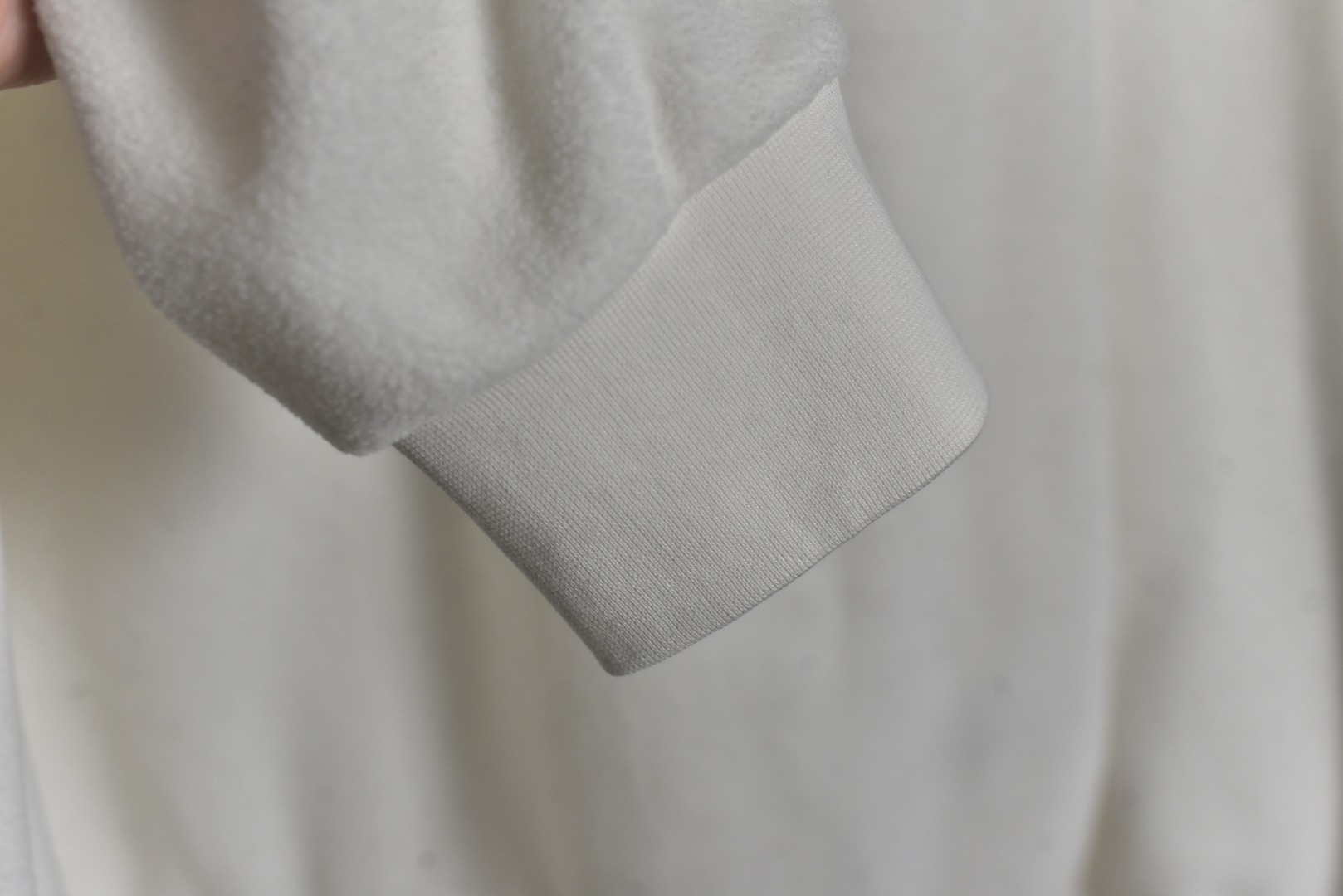 图片[6]-#拉尔夫劳伦双面绒polo 面料：16支双面绒，280克重，成分100%涤纶 罗纹：32支精棉十字罗纹，360克 采用日本进口“百灵达”多头式刺绣机台绣花，刺绣更缜密，更美观！独家订购进口“Coats”高士线，国际知名品牌，世界领先的缝纫线制造商。 独家对版开模，做原版等同大小厚度蝶贝纽扣。取自天然贝母打磨而成，纽扣表面受光源照射隐约带有五彩斑斓的亮泽感，纽扣的针孔朝向对版打扣，保持整齐，细节还原！ 尺码：S M L XL-选品中心