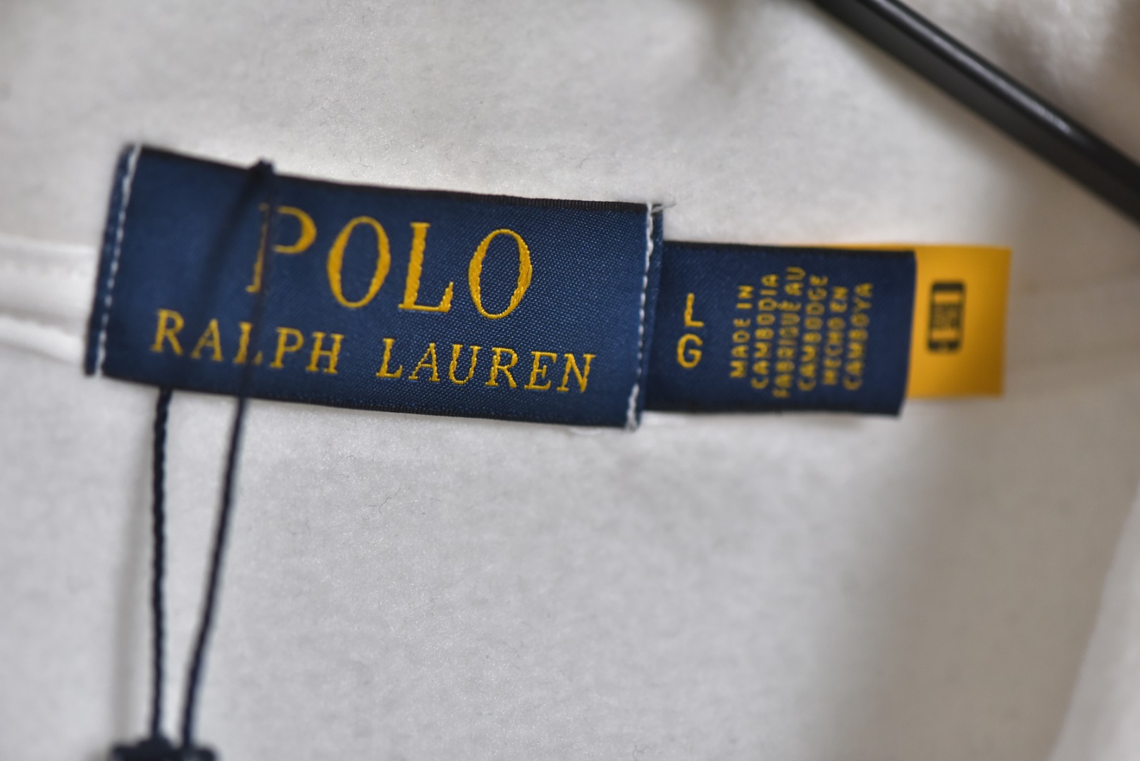 图片[7]-#拉尔夫劳伦双面绒polo 面料：16支双面绒，280克重，成分100%涤纶 罗纹：32支精棉十字罗纹，360克 采用日本进口“百灵达”多头式刺绣机台绣花，刺绣更缜密，更美观！独家订购进口“Coats”高士线，国际知名品牌，世界领先的缝纫线制造商。 独家对版开模，做原版等同大小厚度蝶贝纽扣。取自天然贝母打磨而成，纽扣表面受光源照射隐约带有五彩斑斓的亮泽感，纽扣的针孔朝向对版打扣，保持整齐，细节还原！ 尺码：S M L XL-选品中心