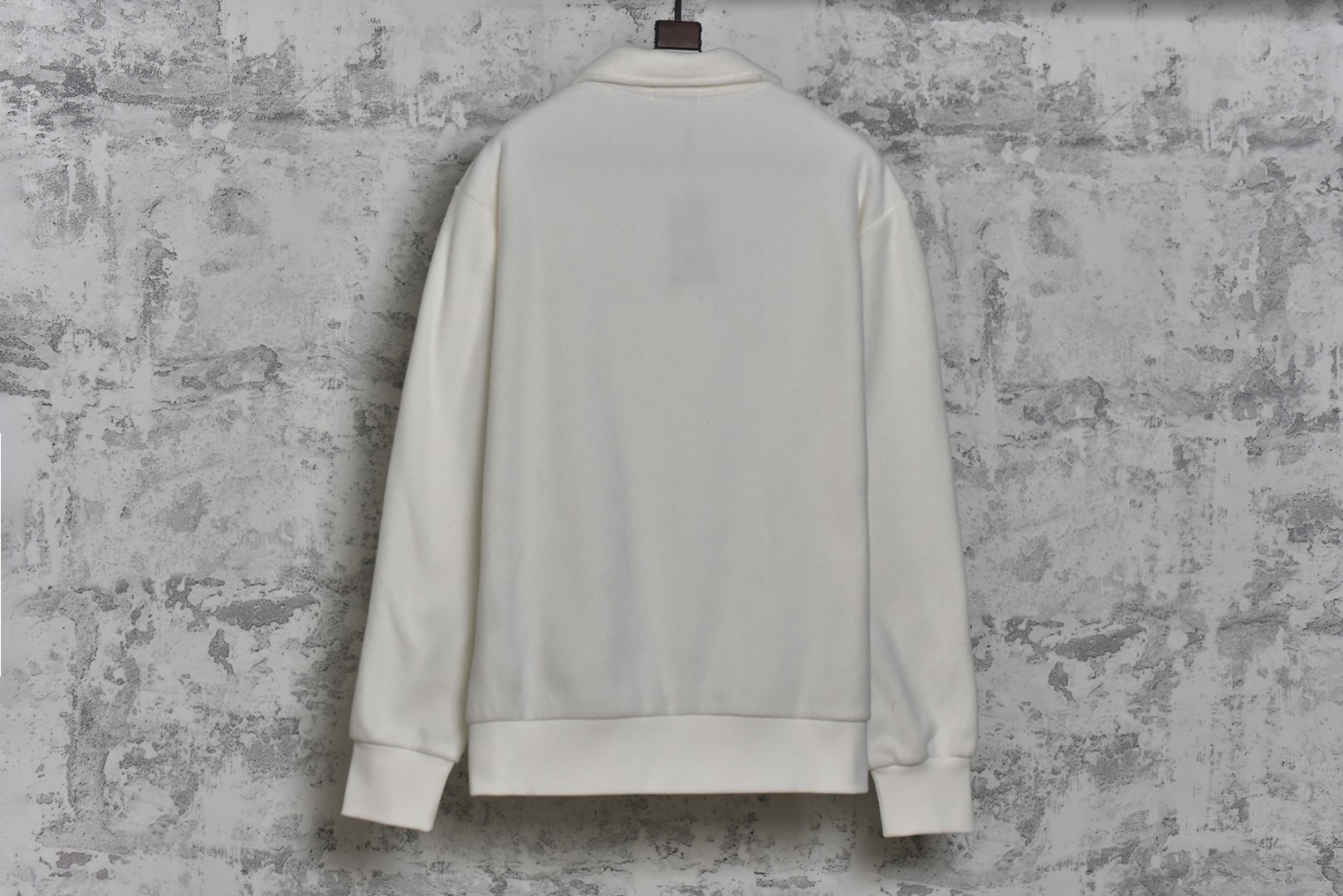 图片[2]-#拉尔夫劳伦双面绒polo 面料：16支双面绒，280克重，成分100%涤纶 罗纹：32支精棉十字罗纹，360克 采用日本进口“百灵达”多头式刺绣机台绣花，刺绣更缜密，更美观！独家订购进口“Coats”高士线，国际知名品牌，世界领先的缝纫线制造商。 独家对版开模，做原版等同大小厚度蝶贝纽扣。取自天然贝母打磨而成，纽扣表面受光源照射隐约带有五彩斑斓的亮泽感，纽扣的针孔朝向对版打扣，保持整齐，细节还原！ 尺码：S M L XL-选品中心