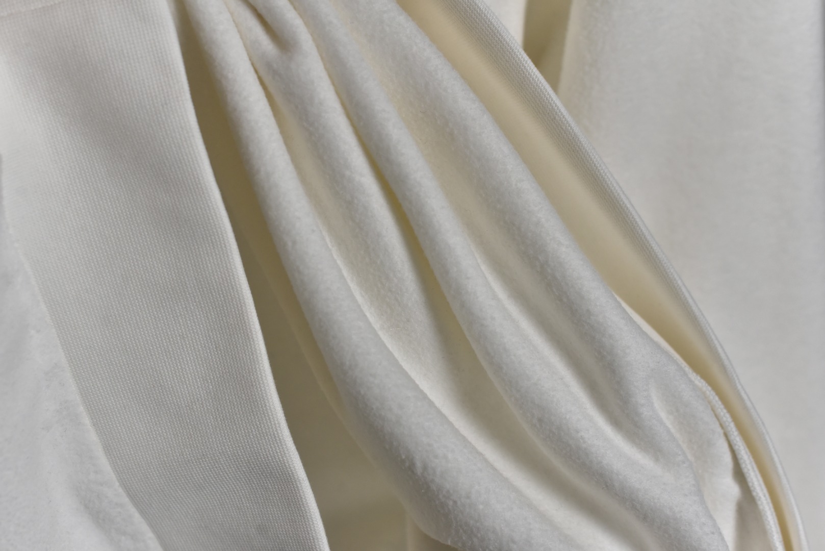 图片[9]-#拉尔夫劳伦双面绒polo 面料：16支双面绒，280克重，成分100%涤纶 罗纹：32支精棉十字罗纹，360克 采用日本进口“百灵达”多头式刺绣机台绣花，刺绣更缜密，更美观！独家订购进口“Coats”高士线，国际知名品牌，世界领先的缝纫线制造商。 独家对版开模，做原版等同大小厚度蝶贝纽扣。取自天然贝母打磨而成，纽扣表面受光源照射隐约带有五彩斑斓的亮泽感，纽扣的针孔朝向对版打扣，保持整齐，细节还原！ 尺码：S M L XL-选品中心