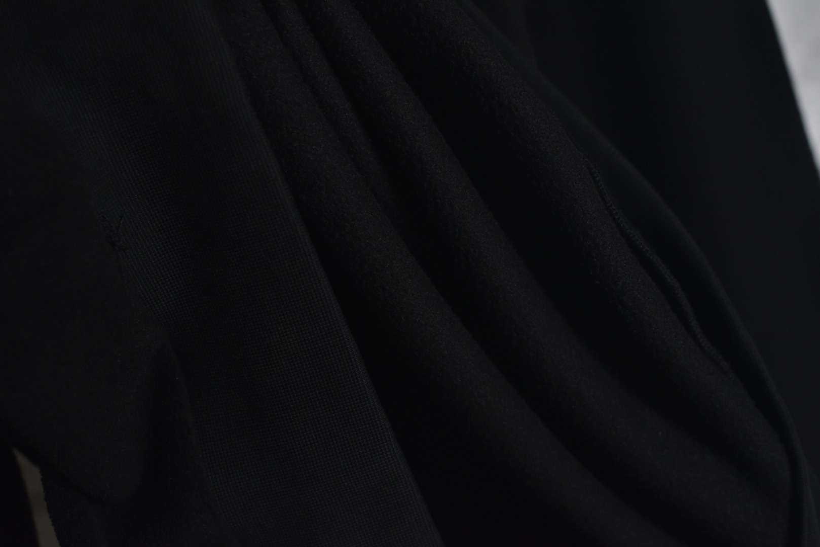 图片[9]-#拉尔夫劳伦双面绒polo 面料：16支双面绒，280克重，成分100%涤纶 罗纹：32支精棉十字罗纹，360克 采用日本进口“百灵达”多头式刺绣机台绣花，刺绣更缜密，更美观！独家订购进口“Coats”高士线，国际知名品牌，世界领先的缝纫线制造商。 独家对版开模，做原版等同大小厚度蝶贝纽扣。取自天然贝母打磨而成，纽扣表面受光源照射隐约带有五彩斑斓的亮泽感，纽扣的针孔朝向对版打扣，保持整齐，细节还原！ 尺码：S M L XL-选品中心