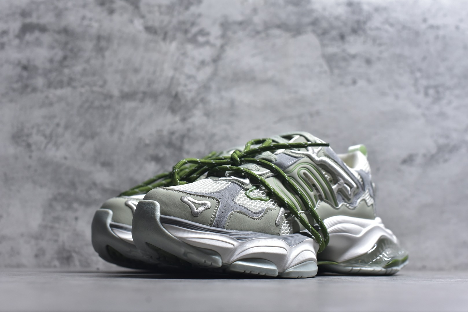 图片[2]-#GG-CC赵露思2025新款厚底增高休闲运动老爹鞋系列 广东大厂出品 7CM厚底增高 星河粒子 银白粉色 银角大王 完美细节 25ss春季新款厚底增高 大长腿 时髦look轻松定格 不费力展现率性氛围 高档银盒 酷帅机能风不规则设计大底 拼色造型设计 轻便舒适百搭 GGCC银白配色好温柔 三层组合月牙底 柔软有弹性的月牙底和增加舒适度显腿长的7cm增高 长时间走路和站立都不累脚舒适度和少女感 厚底增高 不管怎么搭都好看~尺码：35 36 37 38 39 40-选品中心