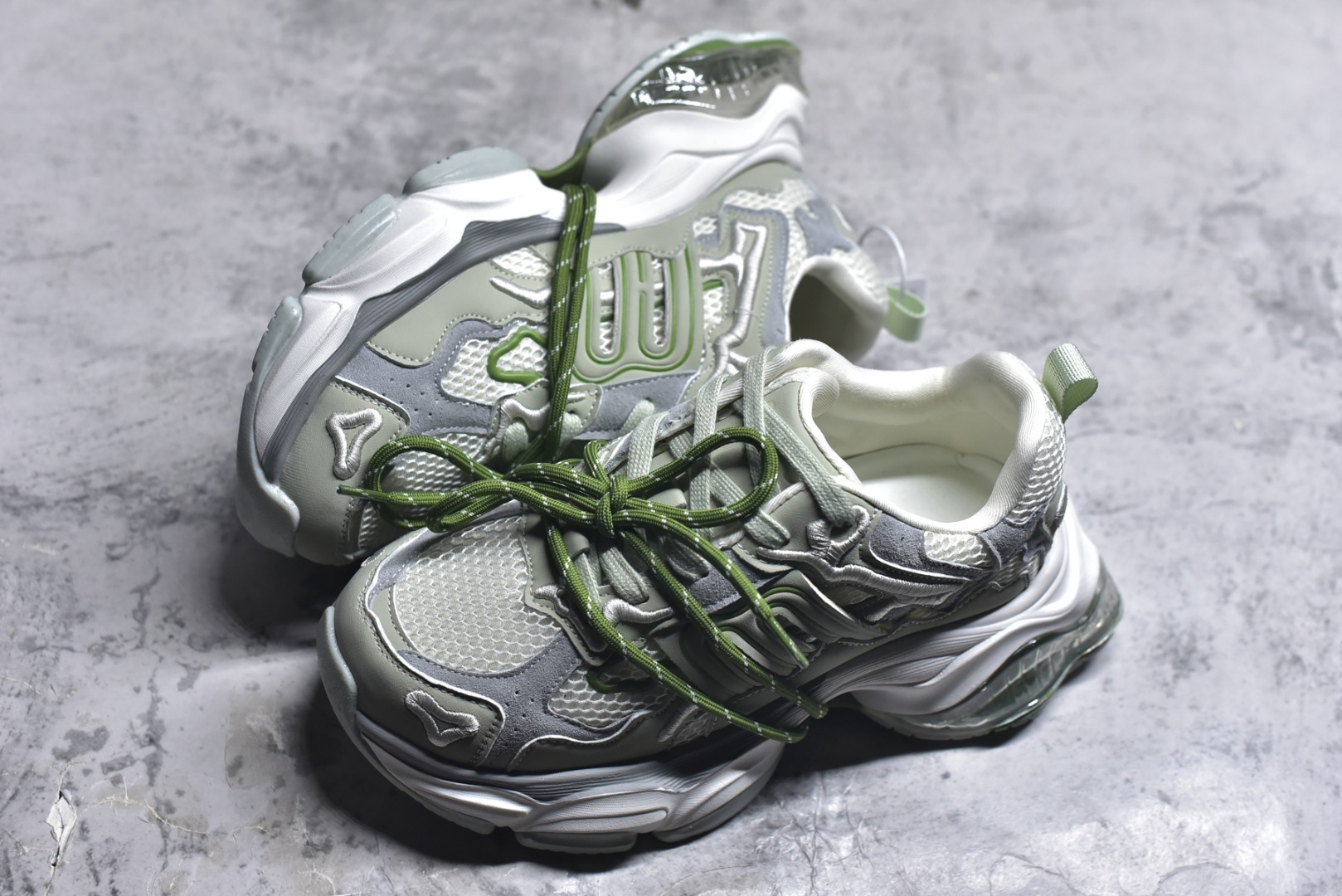 图片[7]-#GG-CC赵露思2025新款厚底增高休闲运动老爹鞋系列 广东大厂出品 7CM厚底增高 星河粒子 银白粉色 银角大王 完美细节 25ss春季新款厚底增高 大长腿 时髦look轻松定格 不费力展现率性氛围 高档银盒 酷帅机能风不规则设计大底 拼色造型设计 轻便舒适百搭 GGCC银白配色好温柔 三层组合月牙底 柔软有弹性的月牙底和增加舒适度显腿长的7cm增高 长时间走路和站立都不累脚舒适度和少女感 厚底增高 不管怎么搭都好看~尺码：35 36 37 38 39 40-选品中心