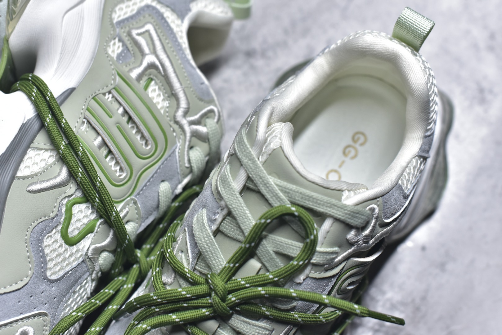 图片[9]-#GG-CC赵露思2025新款厚底增高休闲运动老爹鞋系列 广东大厂出品 7CM厚底增高 星河粒子 银白粉色 银角大王 完美细节 25ss春季新款厚底增高 大长腿 时髦look轻松定格 不费力展现率性氛围 高档银盒 酷帅机能风不规则设计大底 拼色造型设计 轻便舒适百搭 GGCC银白配色好温柔 三层组合月牙底 柔软有弹性的月牙底和增加舒适度显腿长的7cm增高 长时间走路和站立都不累脚舒适度和少女感 厚底增高 不管怎么搭都好看~尺码：35 36 37 38 39 40-选品中心