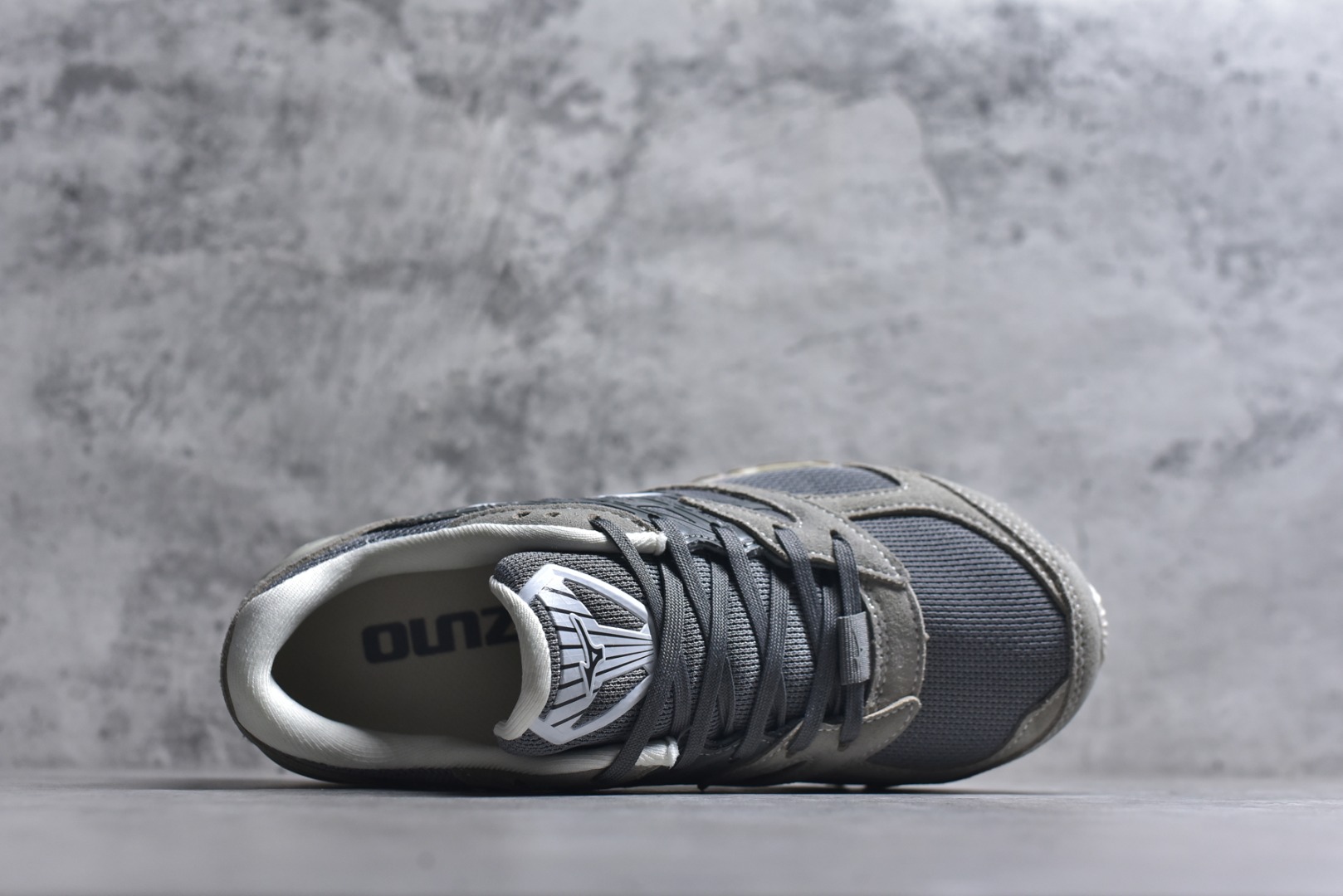 图片[4]-#Mizuno Wave Prophecy LS 经典百搭跑步鞋 男女同款 美津浓（Mizuno）是日本美津浓株式会社于1906年创立的运动品牌，经过一个多世纪的不断努力现已成为世界著名的运动器具、服装和鞋类生产商。美津浓力求服务于各类运动项目，并竭力使运动生活更加愉快和振奋。产品种类齐全，覆盖几乎全部主要运动项目，达到30万多个品类。尺码：36 36.5 37.5 38 38.5 39 40 40.5 41 42 42.5 43 44 44.5 45-选品中心