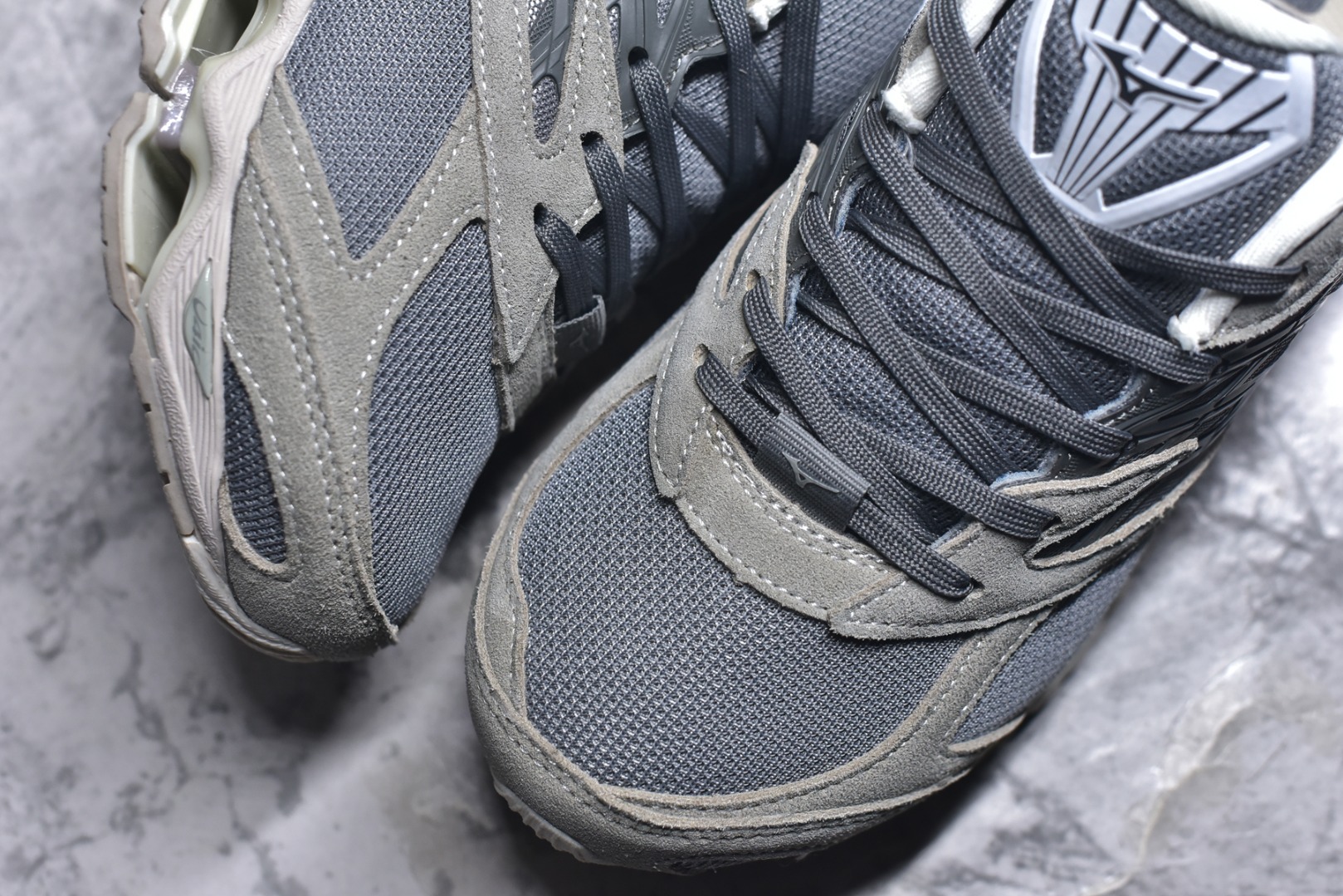 图片[8]-#Mizuno Wave Prophecy LS 经典百搭跑步鞋 男女同款 美津浓（Mizuno）是日本美津浓株式会社于1906年创立的运动品牌，经过一个多世纪的不断努力现已成为世界著名的运动器具、服装和鞋类生产商。美津浓力求服务于各类运动项目，并竭力使运动生活更加愉快和振奋。产品种类齐全，覆盖几乎全部主要运动项目，达到30万多个品类。尺码：36 36.5 37.5 38 38.5 39 40 40.5 41 42 42.5 43 44 44.5 45-选品中心