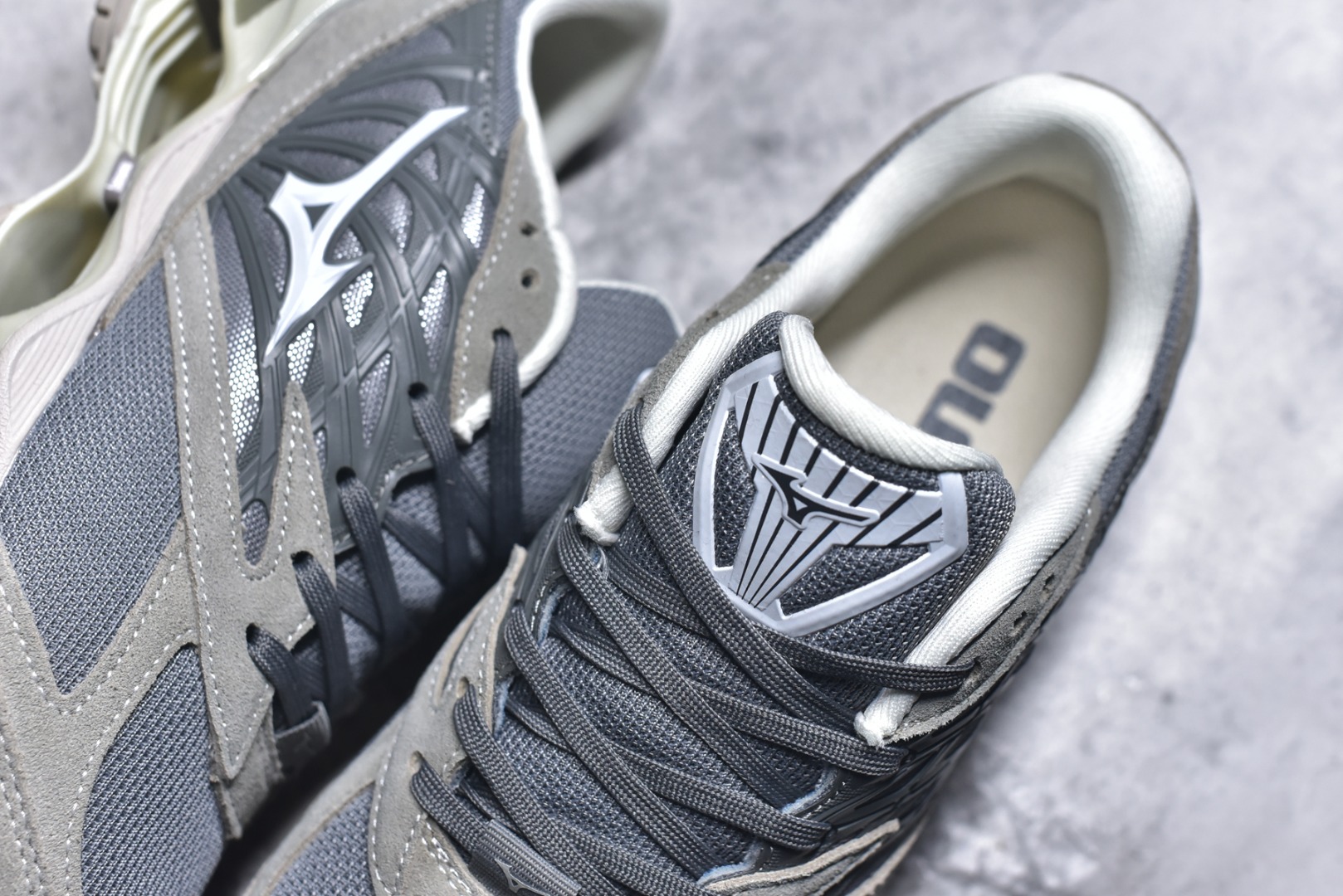 图片[9]-#Mizuno Wave Prophecy LS 经典百搭跑步鞋 男女同款 美津浓（Mizuno）是日本美津浓株式会社于1906年创立的运动品牌，经过一个多世纪的不断努力现已成为世界著名的运动器具、服装和鞋类生产商。美津浓力求服务于各类运动项目，并竭力使运动生活更加愉快和振奋。产品种类齐全，覆盖几乎全部主要运动项目，达到30万多个品类。尺码：36 36.5 37.5 38 38.5 39 40 40.5 41 42 42.5 43 44 44.5 45-选品中心