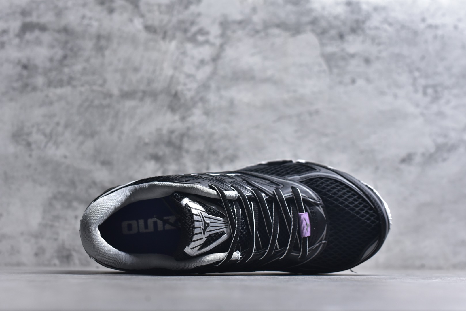 图片[4]-#Mizuno Wave Prophecy LS 经典百搭跑步鞋 男女同款 美津浓（Mizuno）是日本美津浓株式会社于1906年创立的运动品牌，经过一个多世纪的不断努力现已成为世界著名的运动器具、服装和鞋类生产商。美津浓力求服务于各类运动项目，并竭力使运动生活更加愉快和振奋。产品种类齐全，覆盖几乎全部主要运动项目，达到30万多个品类。尺码：36 36.5 37.5 38 38.5 39 40 40.5 41 42 42.5 43 44 44.5 45-选品中心