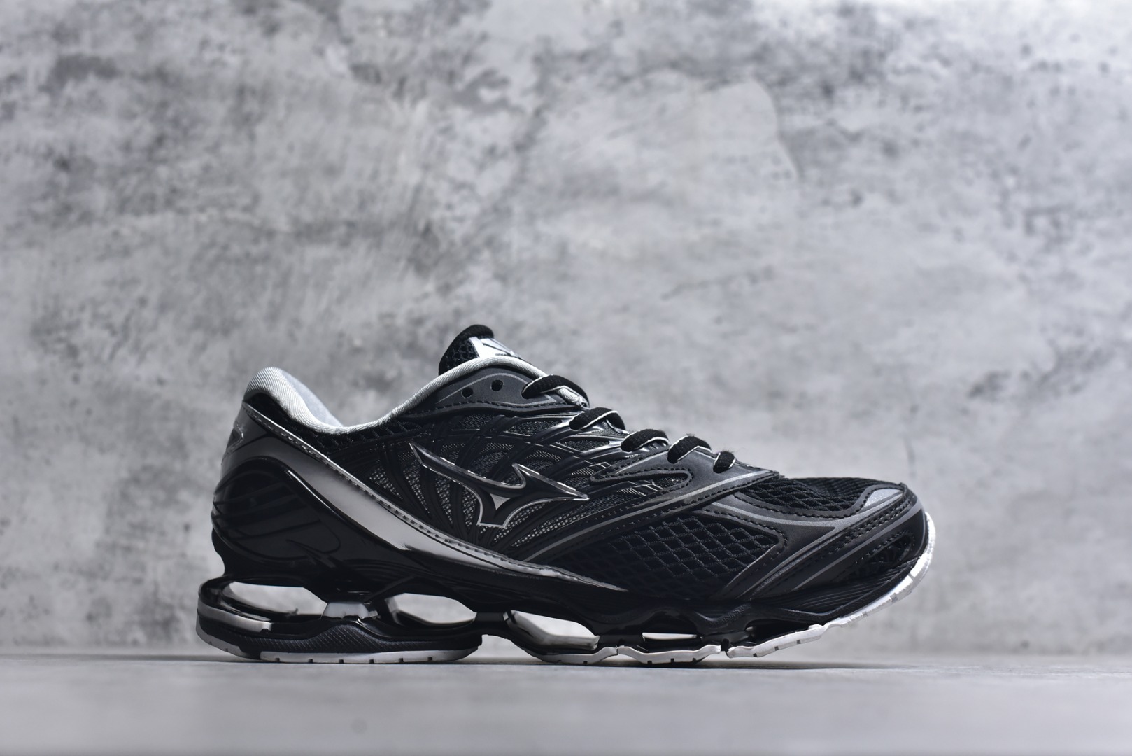 图片[3]-#Mizuno Wave Prophecy LS 经典百搭跑步鞋 男女同款 美津浓（Mizuno）是日本美津浓株式会社于1906年创立的运动品牌，经过一个多世纪的不断努力现已成为世界著名的运动器具、服装和鞋类生产商。美津浓力求服务于各类运动项目，并竭力使运动生活更加愉快和振奋。产品种类齐全，覆盖几乎全部主要运动项目，达到30万多个品类。尺码：36 36.5 37.5 38 38.5 39 40 40.5 41 42 42.5 43 44 44.5 45-选品中心