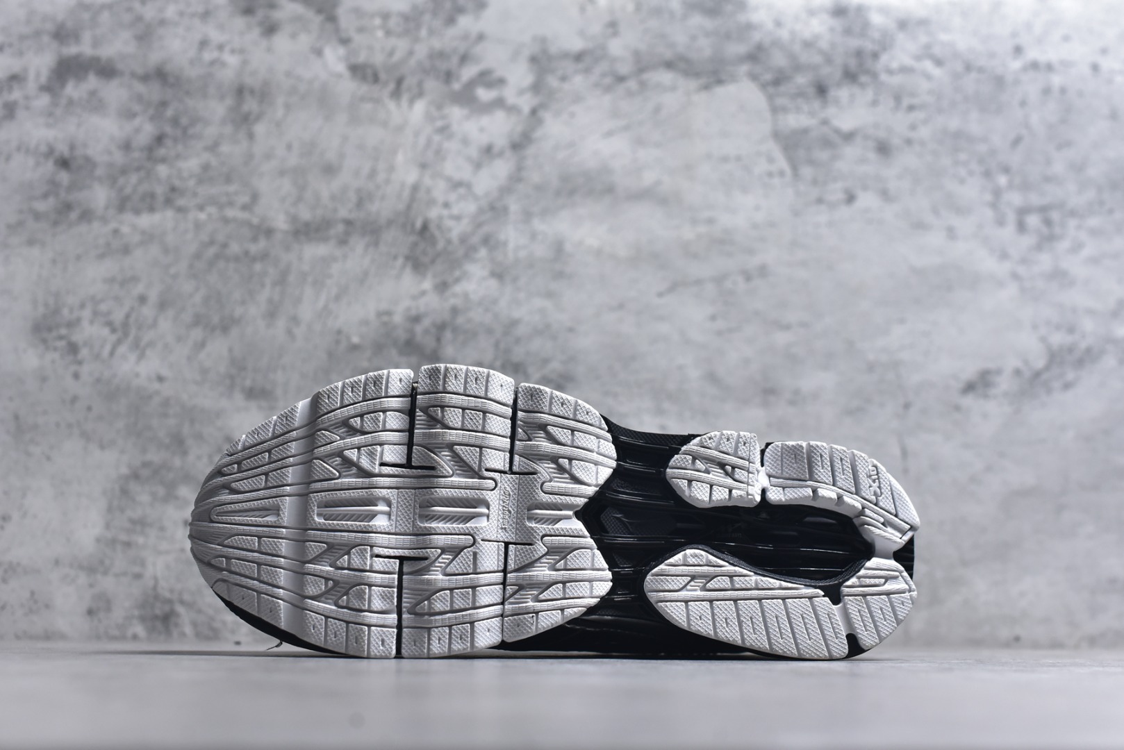 图片[6]-#Mizuno Wave Prophecy LS 经典百搭跑步鞋 男女同款 美津浓（Mizuno）是日本美津浓株式会社于1906年创立的运动品牌，经过一个多世纪的不断努力现已成为世界著名的运动器具、服装和鞋类生产商。美津浓力求服务于各类运动项目，并竭力使运动生活更加愉快和振奋。产品种类齐全，覆盖几乎全部主要运动项目，达到30万多个品类。尺码：36 36.5 37.5 38 38.5 39 40 40.5 41 42 42.5 43 44 44.5 45-选品中心