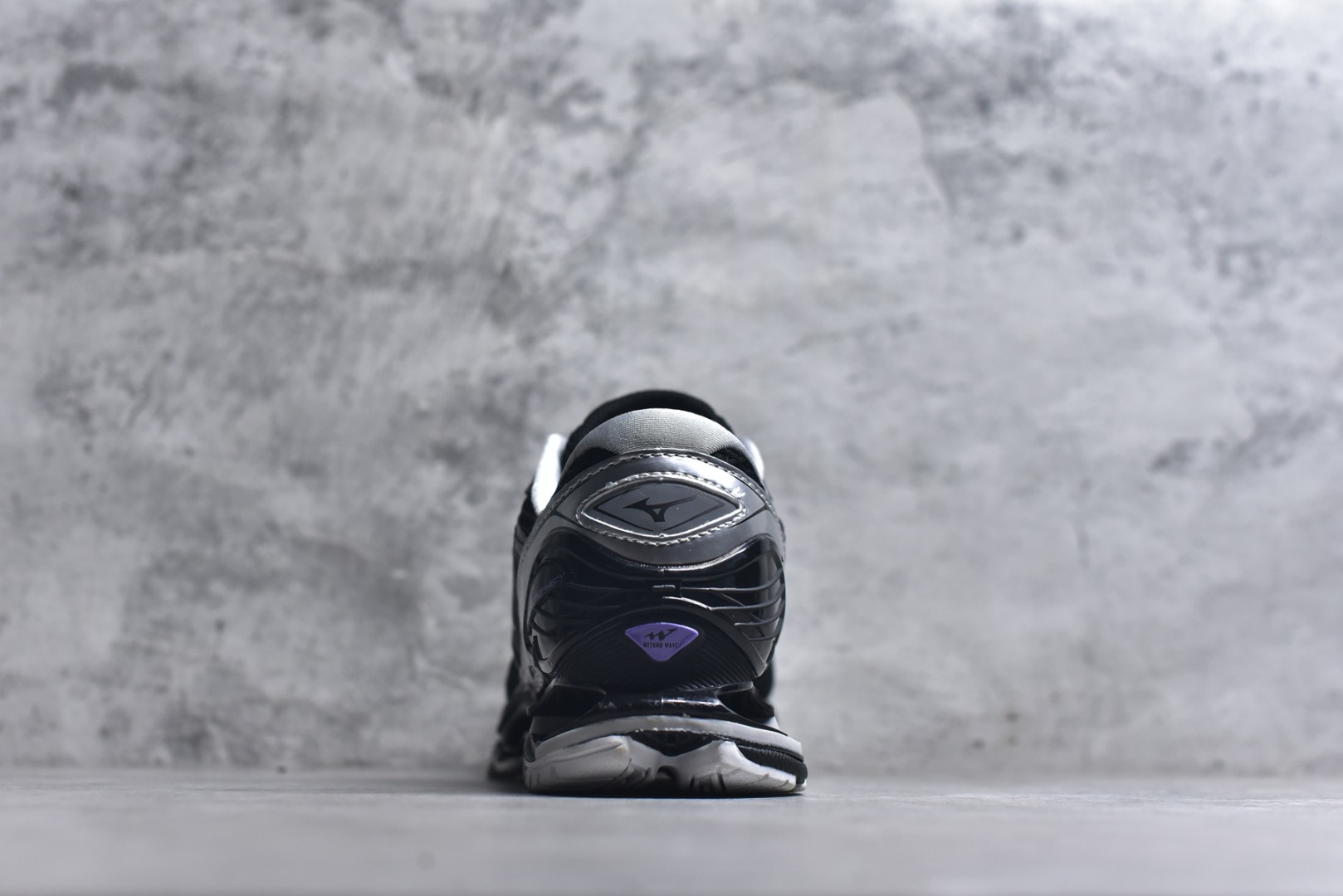 图片[5]-#Mizuno Wave Prophecy LS 经典百搭跑步鞋 男女同款 美津浓（Mizuno）是日本美津浓株式会社于1906年创立的运动品牌，经过一个多世纪的不断努力现已成为世界著名的运动器具、服装和鞋类生产商。美津浓力求服务于各类运动项目，并竭力使运动生活更加愉快和振奋。产品种类齐全，覆盖几乎全部主要运动项目，达到30万多个品类。尺码：36 36.5 37.5 38 38.5 39 40 40.5 41 42 42.5 43 44 44.5 45-选品中心