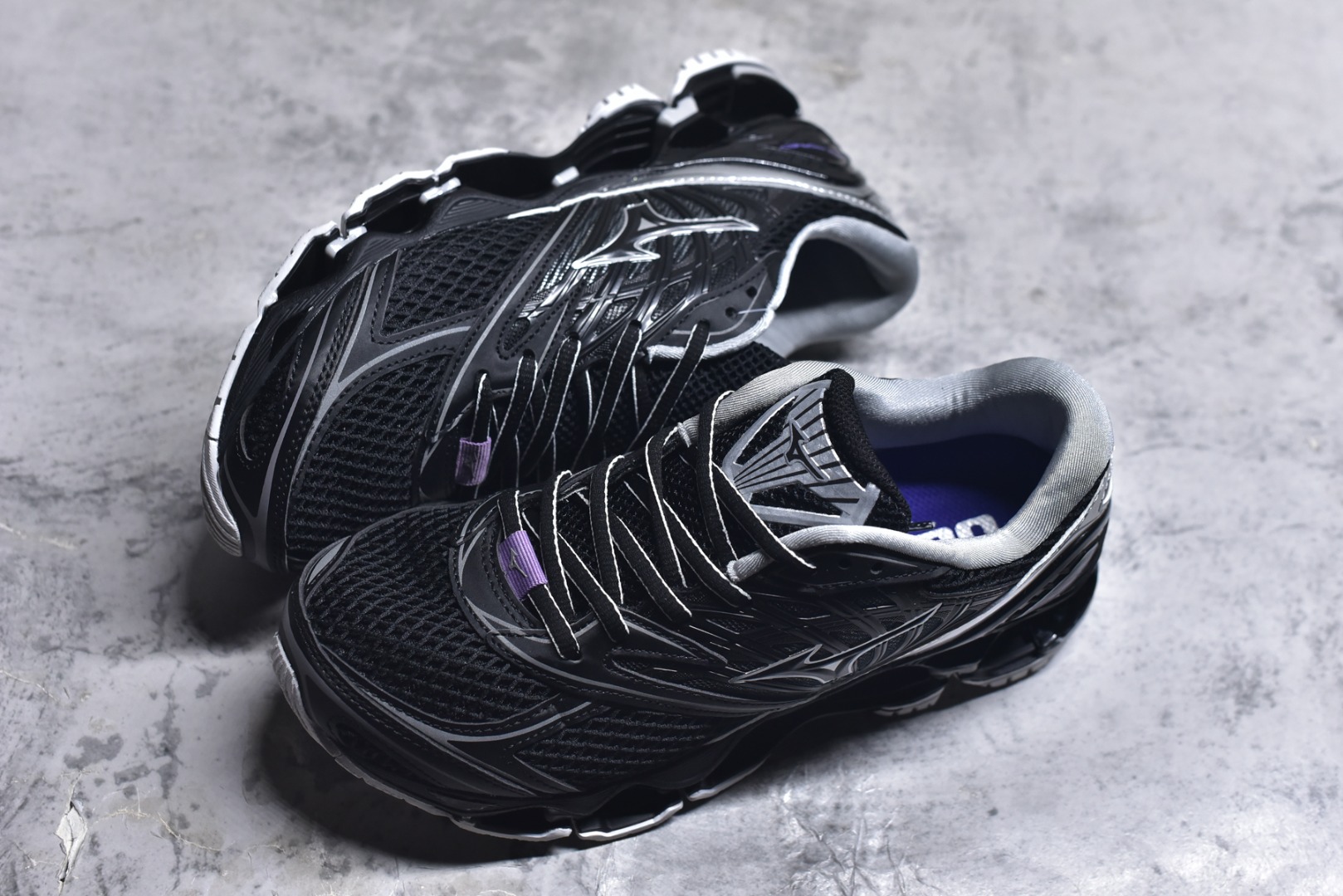 图片[7]-#Mizuno Wave Prophecy LS 经典百搭跑步鞋 男女同款 美津浓（Mizuno）是日本美津浓株式会社于1906年创立的运动品牌，经过一个多世纪的不断努力现已成为世界著名的运动器具、服装和鞋类生产商。美津浓力求服务于各类运动项目，并竭力使运动生活更加愉快和振奋。产品种类齐全，覆盖几乎全部主要运动项目，达到30万多个品类。尺码：36 36.5 37.5 38 38.5 39 40 40.5 41 42 42.5 43 44 44.5 45-选品中心