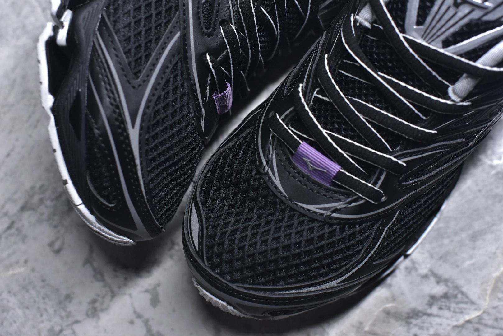 图片[8]-#Mizuno Wave Prophecy LS 经典百搭跑步鞋 男女同款 美津浓（Mizuno）是日本美津浓株式会社于1906年创立的运动品牌，经过一个多世纪的不断努力现已成为世界著名的运动器具、服装和鞋类生产商。美津浓力求服务于各类运动项目，并竭力使运动生活更加愉快和振奋。产品种类齐全，覆盖几乎全部主要运动项目，达到30万多个品类。尺码：36 36.5 37.5 38 38.5 39 40 40.5 41 42 42.5 43 44 44.5 45-选品中心