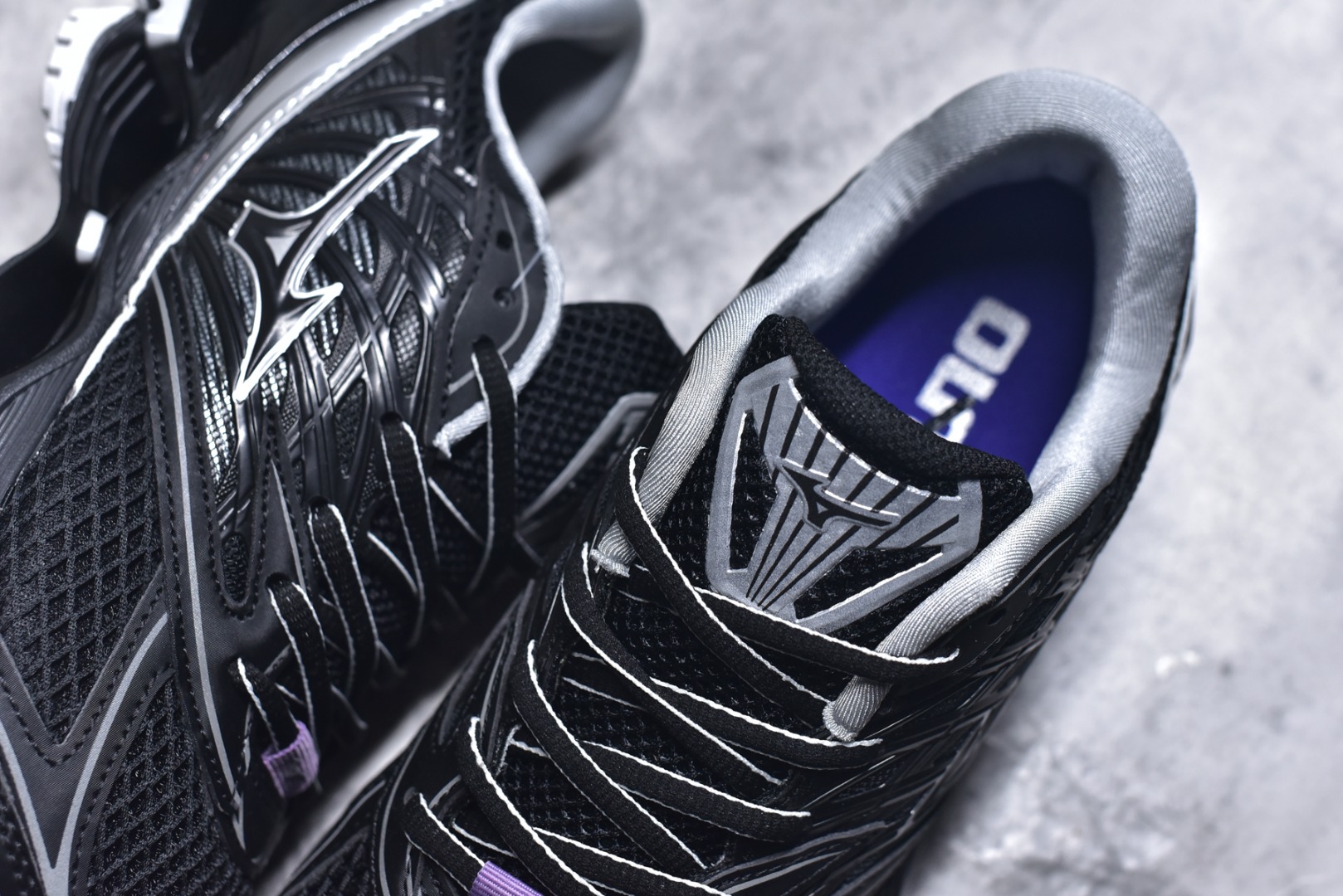 图片[9]-#Mizuno Wave Prophecy LS 经典百搭跑步鞋 男女同款 美津浓（Mizuno）是日本美津浓株式会社于1906年创立的运动品牌，经过一个多世纪的不断努力现已成为世界著名的运动器具、服装和鞋类生产商。美津浓力求服务于各类运动项目，并竭力使运动生活更加愉快和振奋。产品种类齐全，覆盖几乎全部主要运动项目，达到30万多个品类。尺码：36 36.5 37.5 38 38.5 39 40 40.5 41 42 42.5 43 44 44.5 45-选品中心