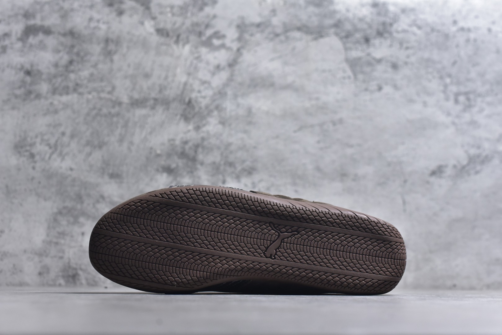 图片[6]-#Puma Speedcet OG 彪马低帮复古运动休闲赛车跑鞋 以趣味十足又前卫复古的设计引领潮流，将赛道精神融入街头时尚，开启前卫竞速之旅。融入经典配色，主打前卫复古风。鞋款的鞋侧以复古的流线造型，缀以经典Logo，巧妙吸睛；麂皮+网眼融合舒适鞋面，赋予了独特的个性美学，演绎赛车的无尽能量。 货号：408198-01 尺码：35.5-45-选品中心