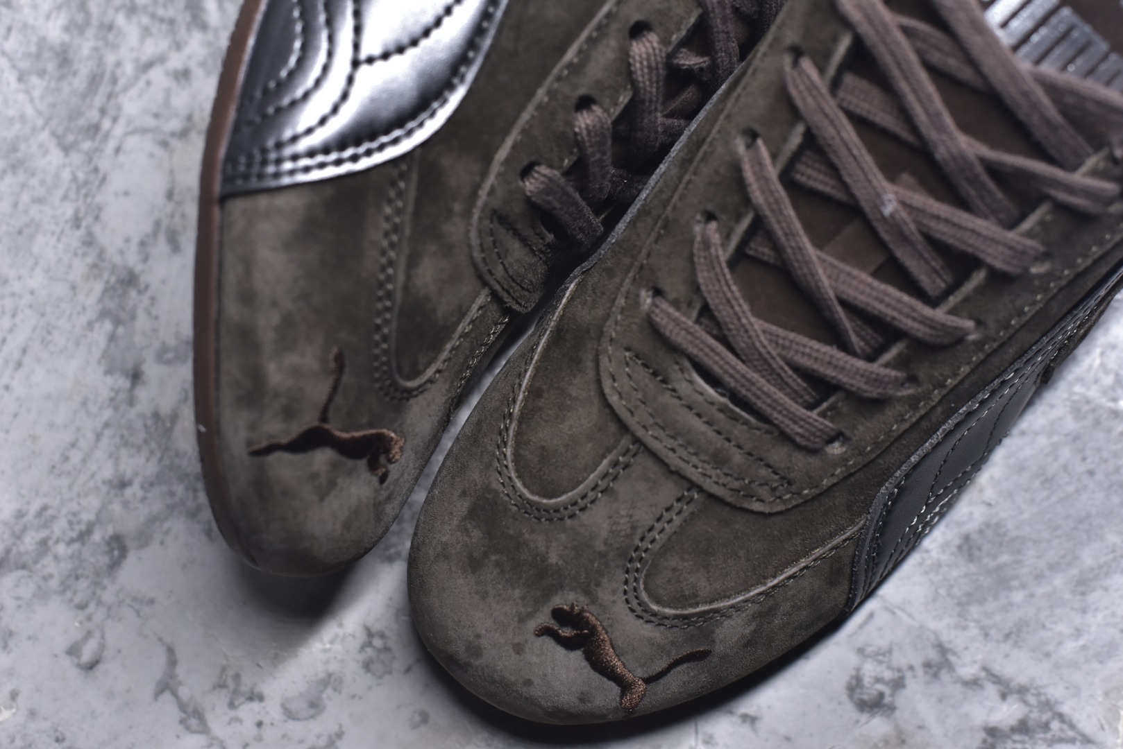 图片[8]-#Puma Speedcet OG 彪马低帮复古运动休闲赛车跑鞋 以趣味十足又前卫复古的设计引领潮流，将赛道精神融入街头时尚，开启前卫竞速之旅。融入经典配色，主打前卫复古风。鞋款的鞋侧以复古的流线造型，缀以经典Logo，巧妙吸睛；麂皮+网眼融合舒适鞋面，赋予了独特的个性美学，演绎赛车的无尽能量。 货号：408198-01 尺码：35.5-45-选品中心