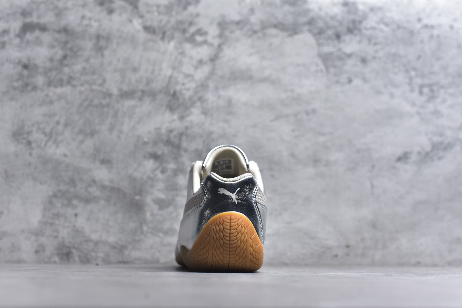 图片[5]-#Puma Speedcet OG 彪马低帮复古运动休闲赛车跑鞋 以趣味十足又前卫复古的设计引领潮流，将赛道精神融入街头时尚，开启前卫竞速之旅。融入经典配色，主打前卫复古风。鞋款的鞋侧以复古的流线造型，缀以经典Logo，巧妙吸睛；麂皮+网眼融合舒适鞋面，赋予了独特的个性美学，演绎赛车的无尽能量。 货号：406881-02 尺码：35.5-45-选品中心