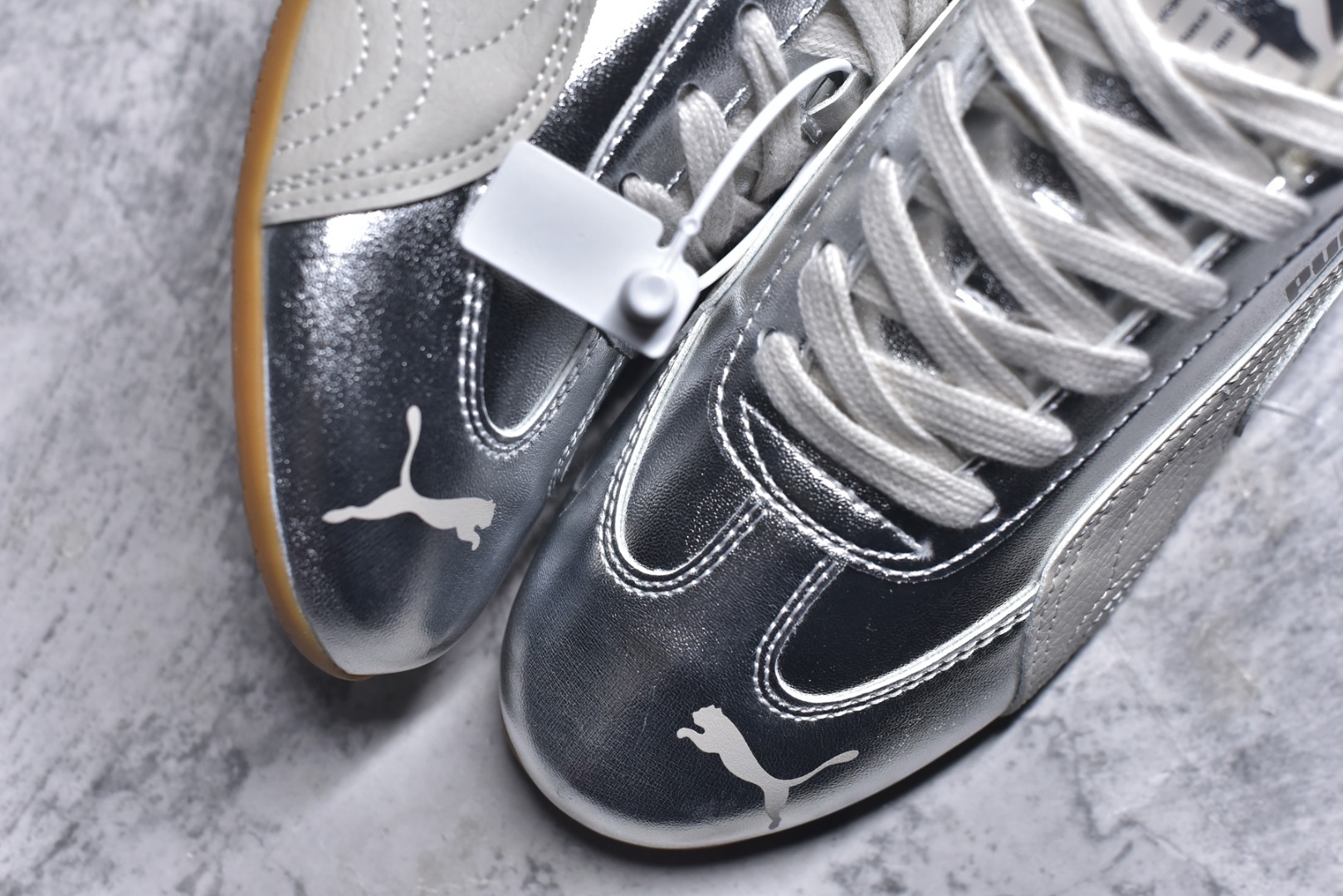 图片[8]-#Puma Speedcet OG 彪马低帮复古运动休闲赛车跑鞋 以趣味十足又前卫复古的设计引领潮流，将赛道精神融入街头时尚，开启前卫竞速之旅。融入经典配色，主打前卫复古风。鞋款的鞋侧以复古的流线造型，缀以经典Logo，巧妙吸睛；麂皮+网眼融合舒适鞋面，赋予了独特的个性美学，演绎赛车的无尽能量。 货号：406881-02 尺码：35.5-45-选品中心