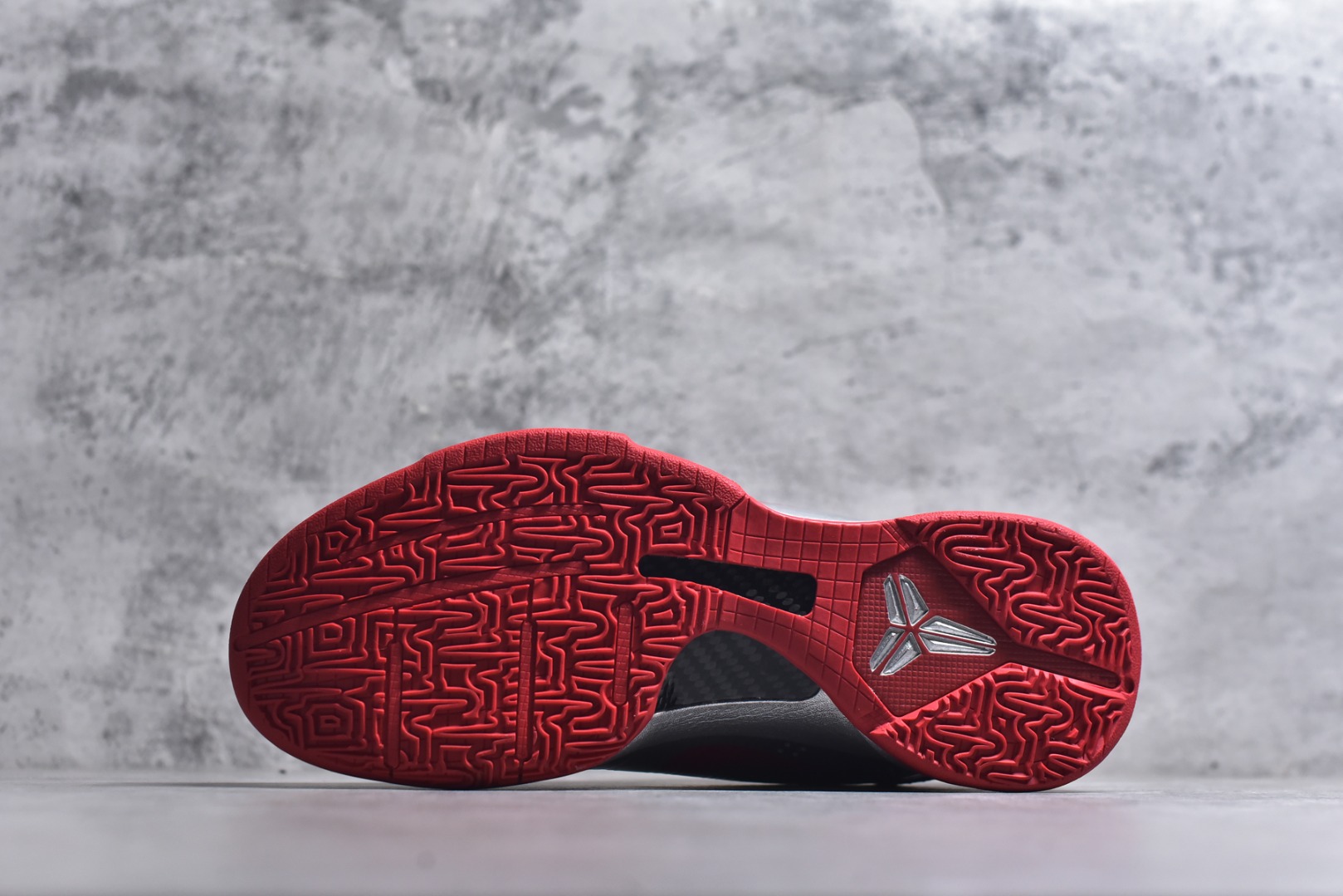 图片[6]-#Caitlin Clark x NK Zoom Kobe ZK5 科比5代 克拉克森联名 银红 IV2712-001 Zoom Turbo气垫➕后掌EVA缓震 实战配置直接拉满 原楦纸板开发 鞋身流线型、后跟塑形 区分土肥圆 原档数据3D打印 鞋面细节匹配原版 全身鞋材卡料色独家定制 唯一正确喷漆SWOOSH NK专利Flyknit飞线科技，给予鞋身足够抗扭矩力 真实底模最大48.5 实战利器 专供海外市场 尺码：40 40.5 41 42 42.5 43 44 44.5 45 46 47.5 48.5 （脚宽、脚胖 建议买大半码）-选品中心