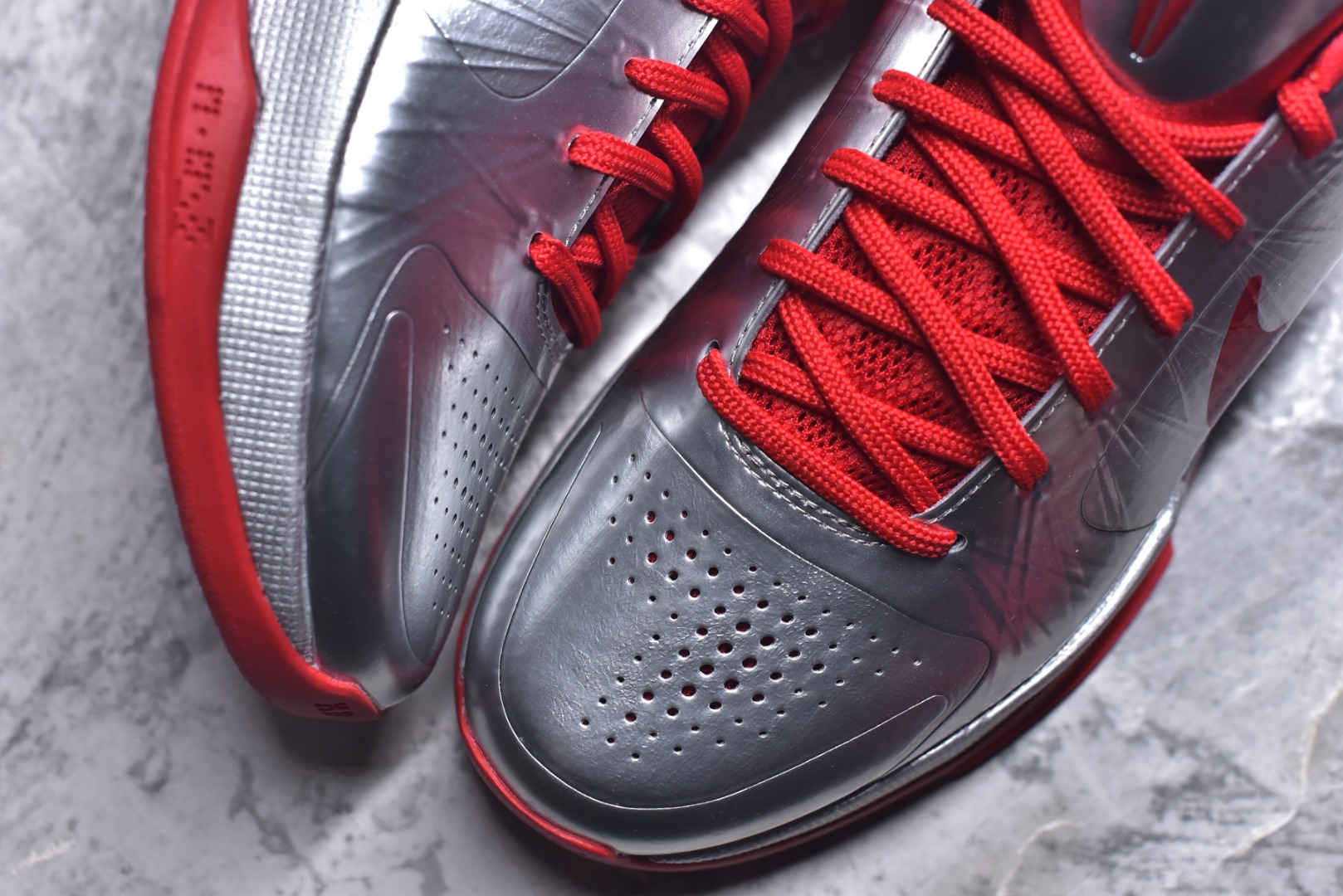 图片[8]-#Caitlin Clark x NK Zoom Kobe ZK5 科比5代 克拉克森联名 银红 IV2712-001 Zoom Turbo气垫➕后掌EVA缓震 实战配置直接拉满 原楦纸板开发 鞋身流线型、后跟塑形 区分土肥圆 原档数据3D打印 鞋面细节匹配原版 全身鞋材卡料色独家定制 唯一正确喷漆SWOOSH NK专利Flyknit飞线科技，给予鞋身足够抗扭矩力 真实底模最大48.5 实战利器 专供海外市场 尺码：40 40.5 41 42 42.5 43 44 44.5 45 46 47.5 48.5 （脚宽、脚胖 建议买大半码）-选品中心