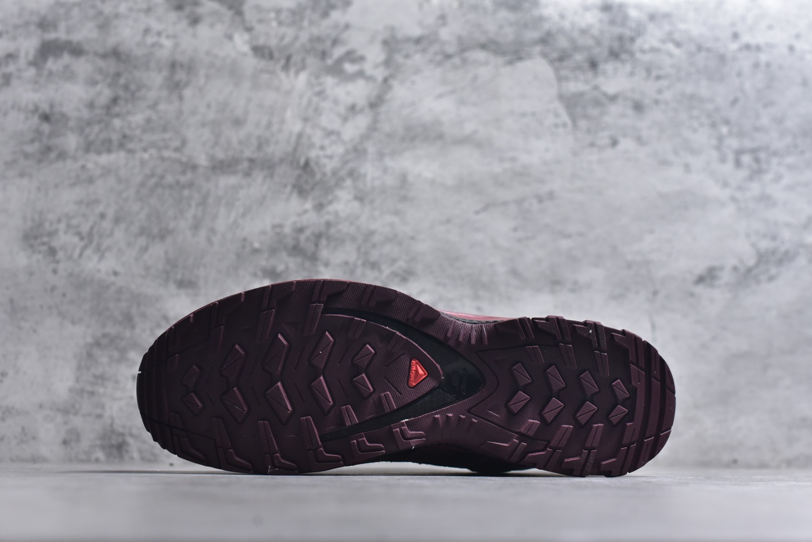 图片[6]-#Salomon XA PRO 3D SUEDE 萨洛蒙户外越野跑鞋 鞋面采用SENSIFIT贴合技术 全方位贴合包裹脚型 鞋跟部鞋底牵引设计 提供强大的抓地性能 更适应野外崎岖不平的道路 其3D ADVANCED CHASSIS底盘 材料轻量大化 钉齿设计更具稳定性、防护性 鞋底易磨损区运用CONTAGRIP高耐磨材料 应对城市硬质路面长距离跑考验 货号：478676-28 尺码：36 36.5 37 38 38.5 39 40 40.5 41 42 42.5 43 44 45-选品中心