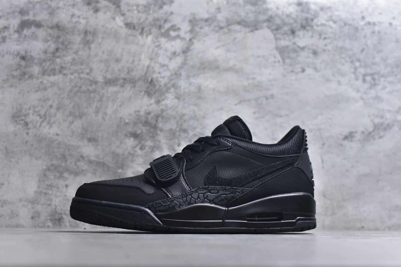 #Jordan Air Jordan Legacy 312 黑武士 舒适贴合 低帮 复古篮球鞋 黑色IQ9784-001 男女鞋 36 36.5 37.5 38 38.5 39 40 40.5 41 42 42.5 43 44 44.5 45 46 47.5-选品中心