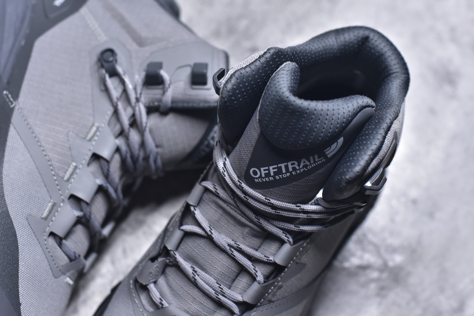 图片[9]-#北面M OFFTRAIL HIKE MID GORE-Tex 高邦户外防水机能鞋 纯原版本 鞋底采用Vibram黄金大底 专门为鞋底设计的橡胶以出色的耐磨性 良好的防滑性或得不少户外运动爱好者的喜欢 专业户外登山品牌（北面）The North Face自1966年创立，由两位热爱登山徒步的年轻登山者于美西旧金山开创，不断透过研发与创新，并且将最先进的技术结合在服装与鞋款设计，生产多种外型帅气且专业能力非常强的户外运动装备而备受欢迎 货号： NF0A8AEU6S4233712 尺码：40 41 42 43 44 45-选品中心