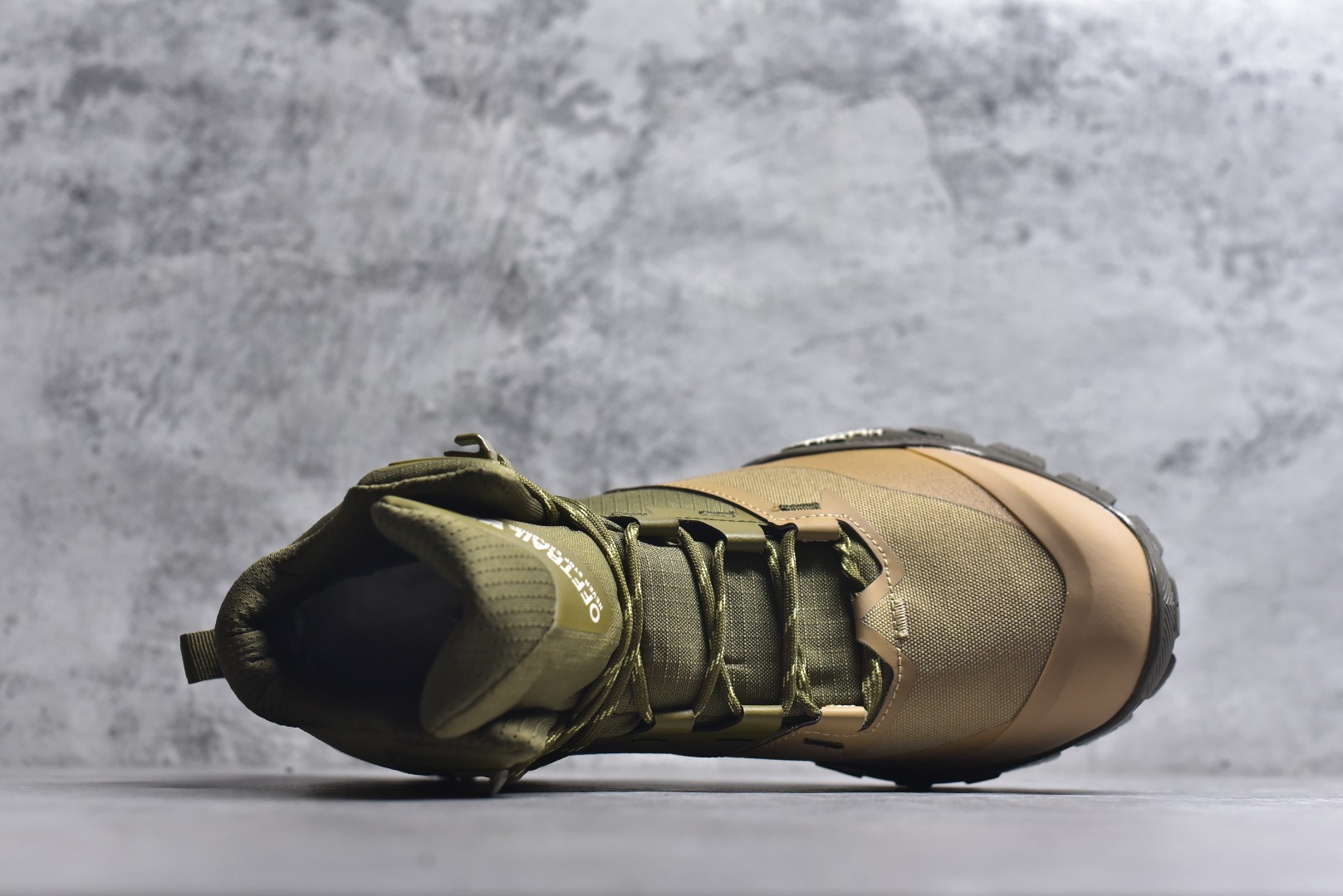 图片[4]-#北面M OFFTRAIL HIKE MID GORE-Tex 高邦户外防水机能鞋 纯原版本 鞋底采用Vibram黄金大底 专门为鞋底设计的橡胶以出色的耐磨性 良好的防滑性或得不少户外运动爱好者的喜欢 专业户外登山品牌（北面）The North Face自1966年创立，由两位热爱登山徒步的年轻登山者于美西旧金山开创，不断透过研发与创新，并且将最先进的技术结合在服装与鞋款设计，生产多种外型帅气且专业能力非常强的户外运动装备而备受欢迎 货号： NF0A8AEU6S4233712 尺码：40 41 42 43 44 45-选品中心