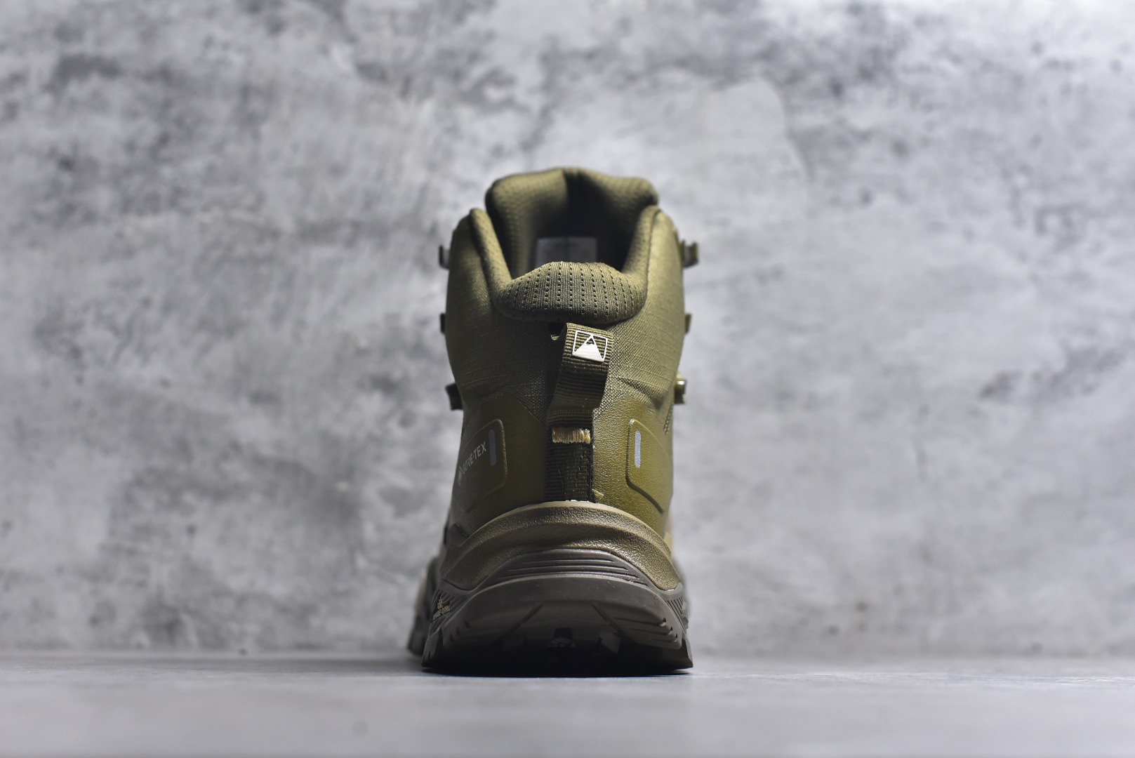 图片[5]-#北面M OFFTRAIL HIKE MID GORE-Tex 高邦户外防水机能鞋 纯原版本 鞋底采用Vibram黄金大底 专门为鞋底设计的橡胶以出色的耐磨性 良好的防滑性或得不少户外运动爱好者的喜欢 专业户外登山品牌（北面）The North Face自1966年创立，由两位热爱登山徒步的年轻登山者于美西旧金山开创，不断透过研发与创新，并且将最先进的技术结合在服装与鞋款设计，生产多种外型帅气且专业能力非常强的户外运动装备而备受欢迎 货号： NF0A8AEU6S4233712 尺码：40 41 42 43 44 45-选品中心