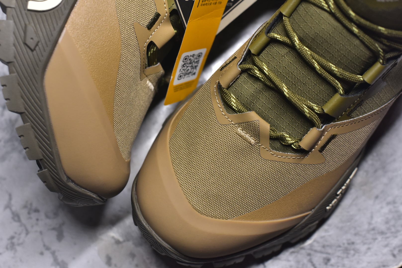 图片[8]-#北面M OFFTRAIL HIKE MID GORE-Tex 高邦户外防水机能鞋 纯原版本 鞋底采用Vibram黄金大底 专门为鞋底设计的橡胶以出色的耐磨性 良好的防滑性或得不少户外运动爱好者的喜欢 专业户外登山品牌（北面）The North Face自1966年创立，由两位热爱登山徒步的年轻登山者于美西旧金山开创，不断透过研发与创新，并且将最先进的技术结合在服装与鞋款设计，生产多种外型帅气且专业能力非常强的户外运动装备而备受欢迎 货号： NF0A8AEU6S4233712 尺码：40 41 42 43 44 45-选品中心