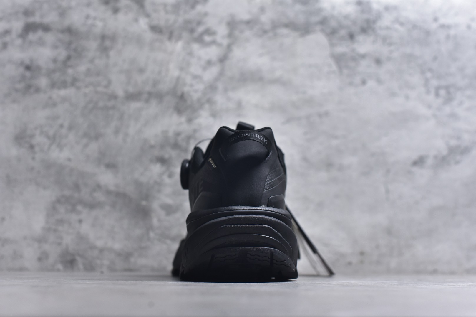 图片[5]-#迪桑特DESCENTE SKI STYLE 系列 GORE-TEX 舒适耐磨防水低帮徒步鞋 男女同款 DESCENTE（迪桑特）创立于1935年，品牌名取自法语词汇，意为“滑降”。品牌箭头标识代表滑雪的三种技术“高速直线滑行”、“穿越”和“侧滑”，也寓意品牌在打造高端专业运动产品中不断追求完美的创新精神，致力于成为中国高端专业滑雪、综训、女子、铁人三项、高尔夫的第一品牌。实拍调校N版已经零色差零失真 百分百还原实物色彩所见即所得 不存在货不对板色差等低级问题 选购参考实物拍摄 不混卖不参货 只用心做好货严格选品 承诺混一赔十 尺码：36 36.5 37.5 38 38.5 39 40 40.5 41 42 42.5 43 44 44.5 45-选品中心