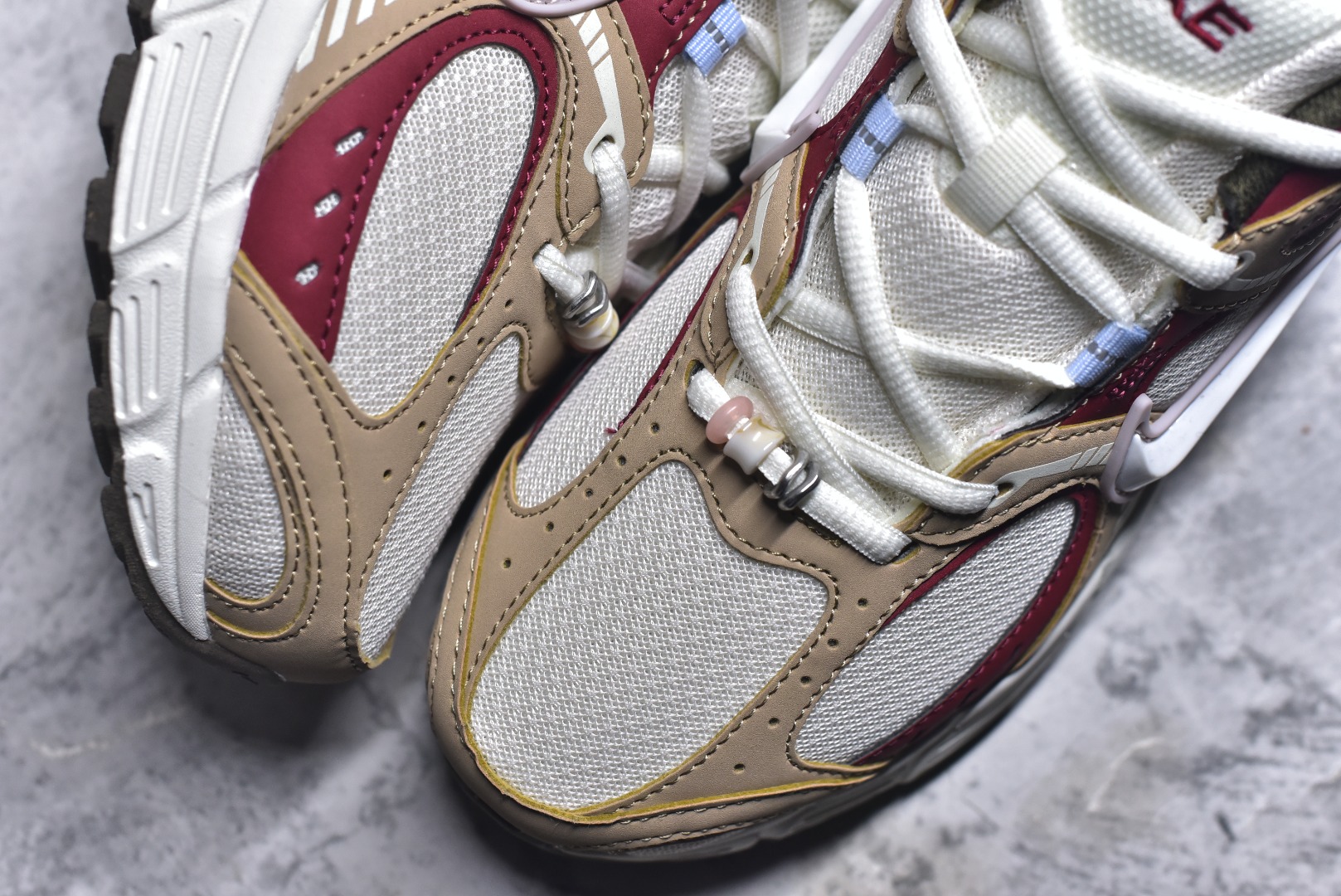 图片[8]-#NK V5 RNR 舒适百搭防滑耐磨低帮跑步鞋 IQ1151-001 舒适有型适合日常穿着 该鞋款延续千禧年经典设计搭载泡绵中底 厚实而轻盈匠心细节巧搭立体耐克勾标志焕新演绎复古跑鞋 鞋款从千禧年美学汲取灵感 混搭多种材质突显层次感立体感和传统跑步风范 尺码：36 36.5 37.5 38 38.5 39 40 40.5 41 42 42.5 43 44 44.5 45-选品中心