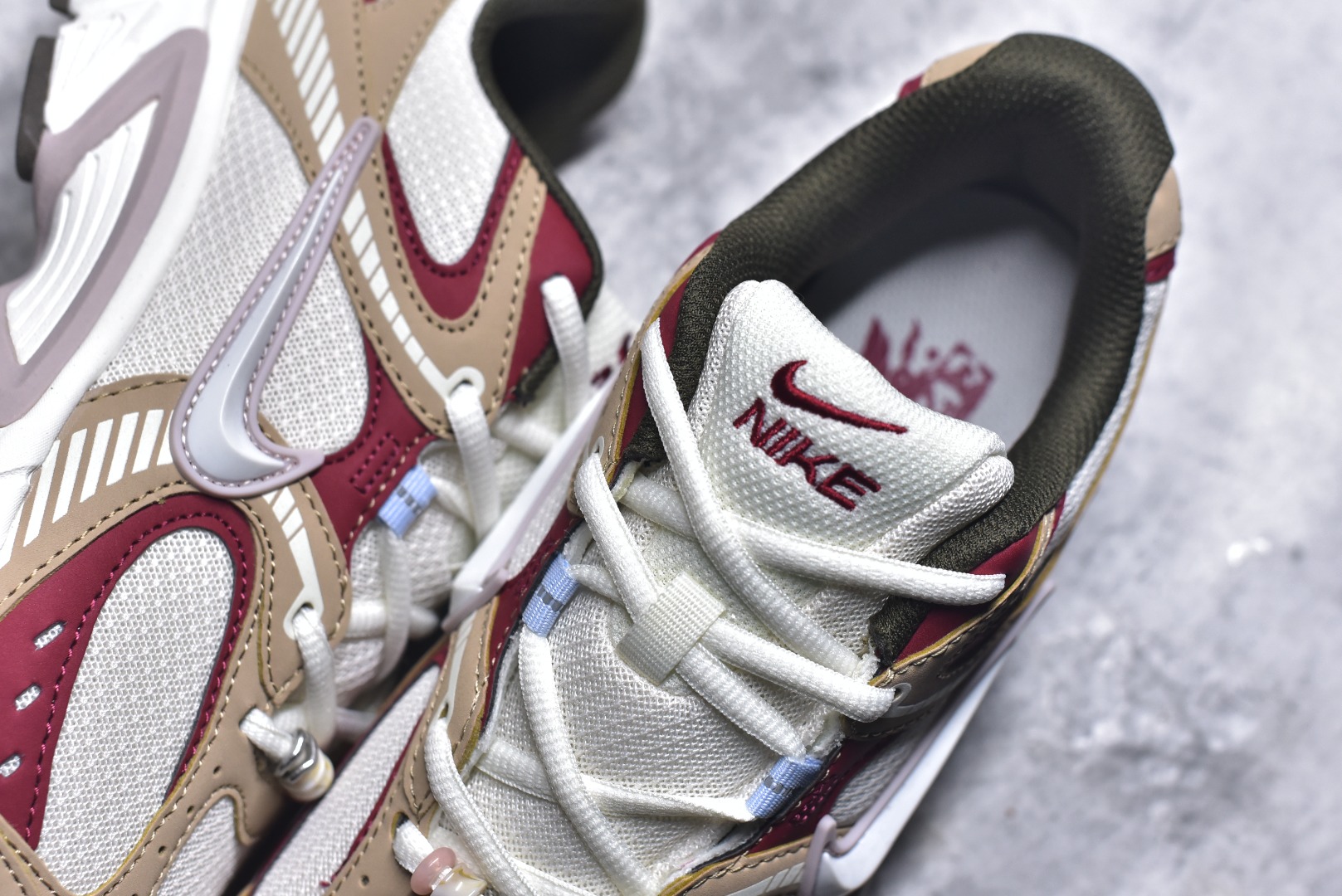 图片[9]-#NK V5 RNR 舒适百搭防滑耐磨低帮跑步鞋 IQ1151-001 舒适有型适合日常穿着 该鞋款延续千禧年经典设计搭载泡绵中底 厚实而轻盈匠心细节巧搭立体耐克勾标志焕新演绎复古跑鞋 鞋款从千禧年美学汲取灵感 混搭多种材质突显层次感立体感和传统跑步风范 尺码：36 36.5 37.5 38 38.5 39 40 40.5 41 42 42.5 43 44 44.5 45-选品中心